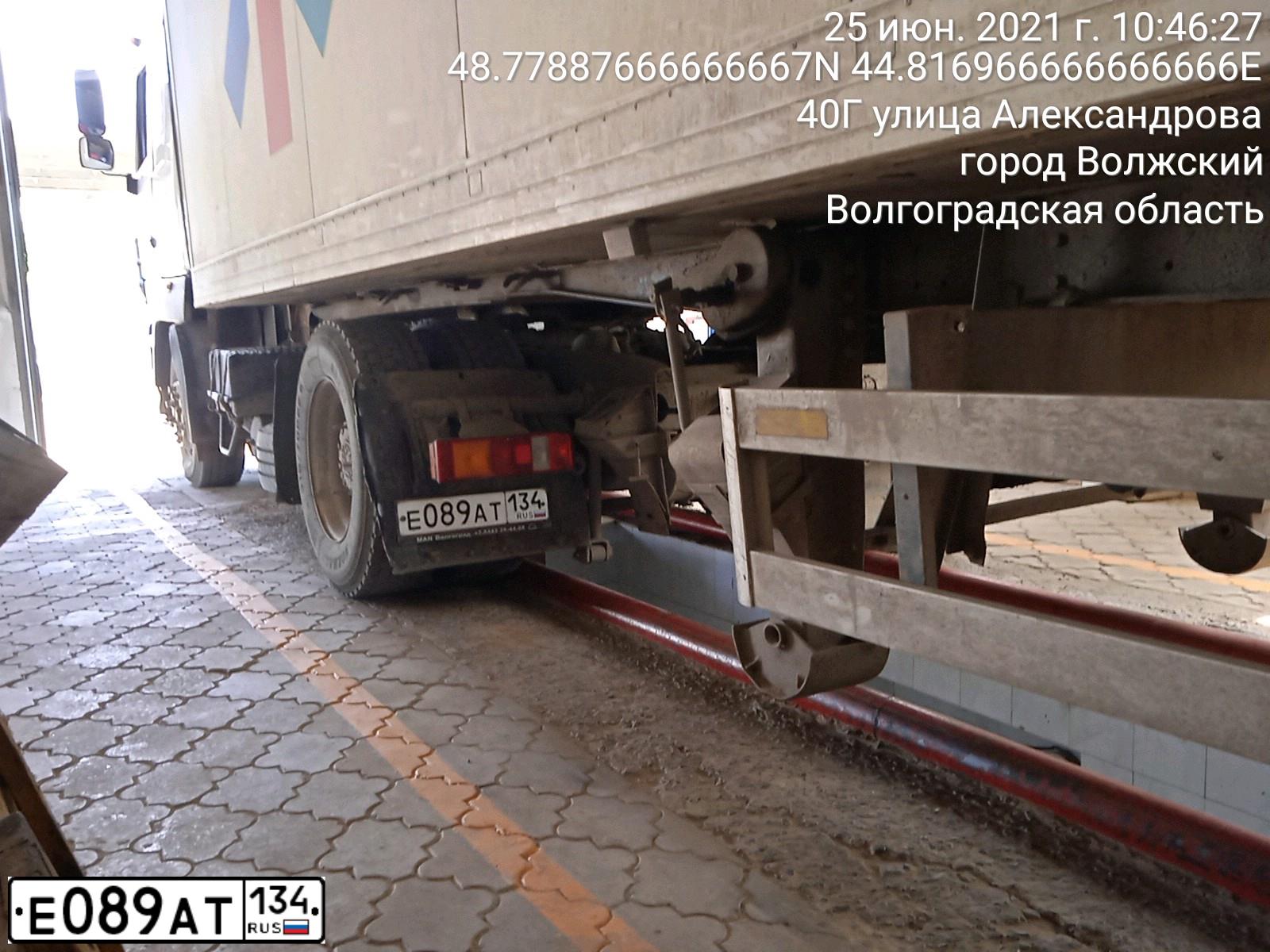 Фото автомобиля МАЗ 5440, 2011 — госномер У317МР48. Цвет: Белый