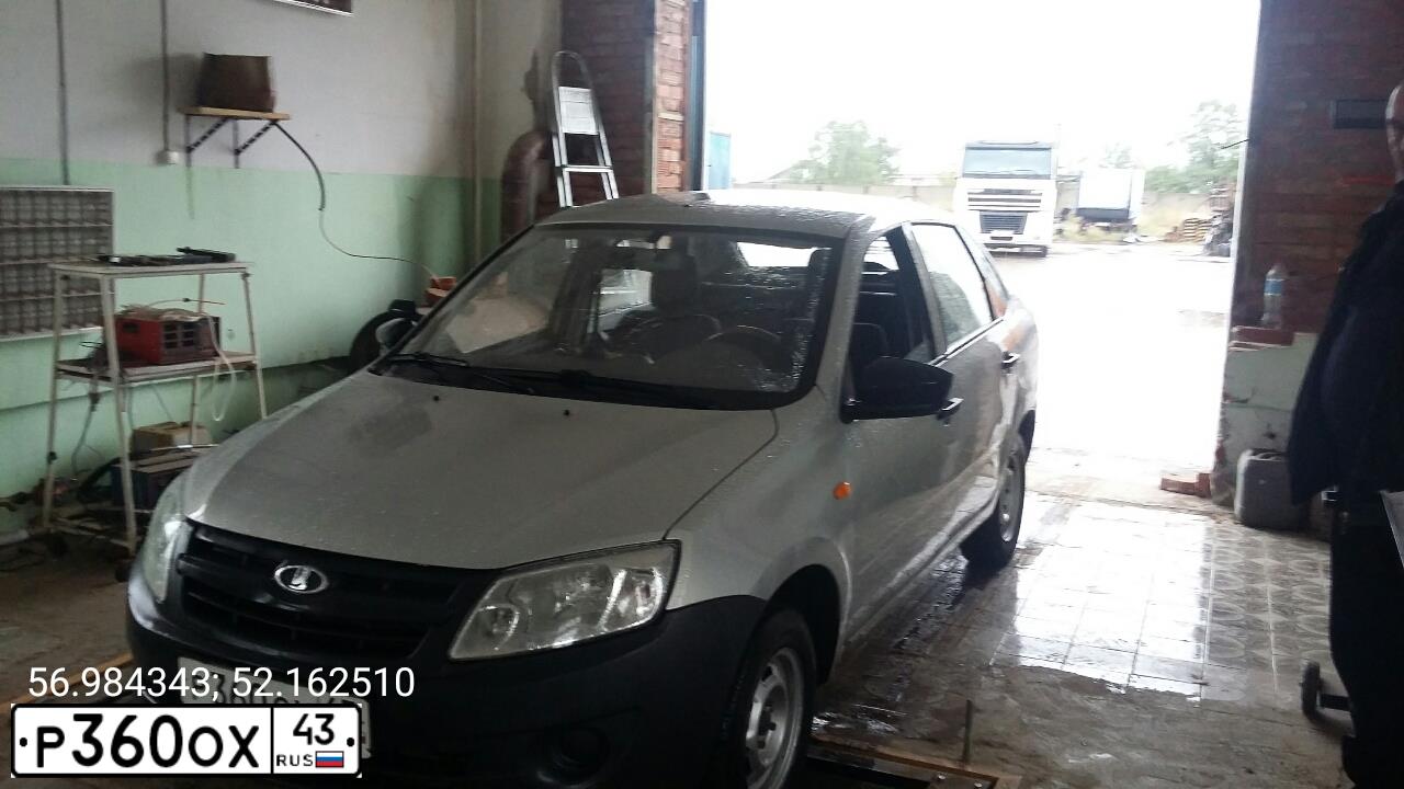 Фото автомобиля LADA 2190 GRANTA, 2015 — госномер Р360ОХ43. Цвет: СЕРЕБРИСТЫЙ