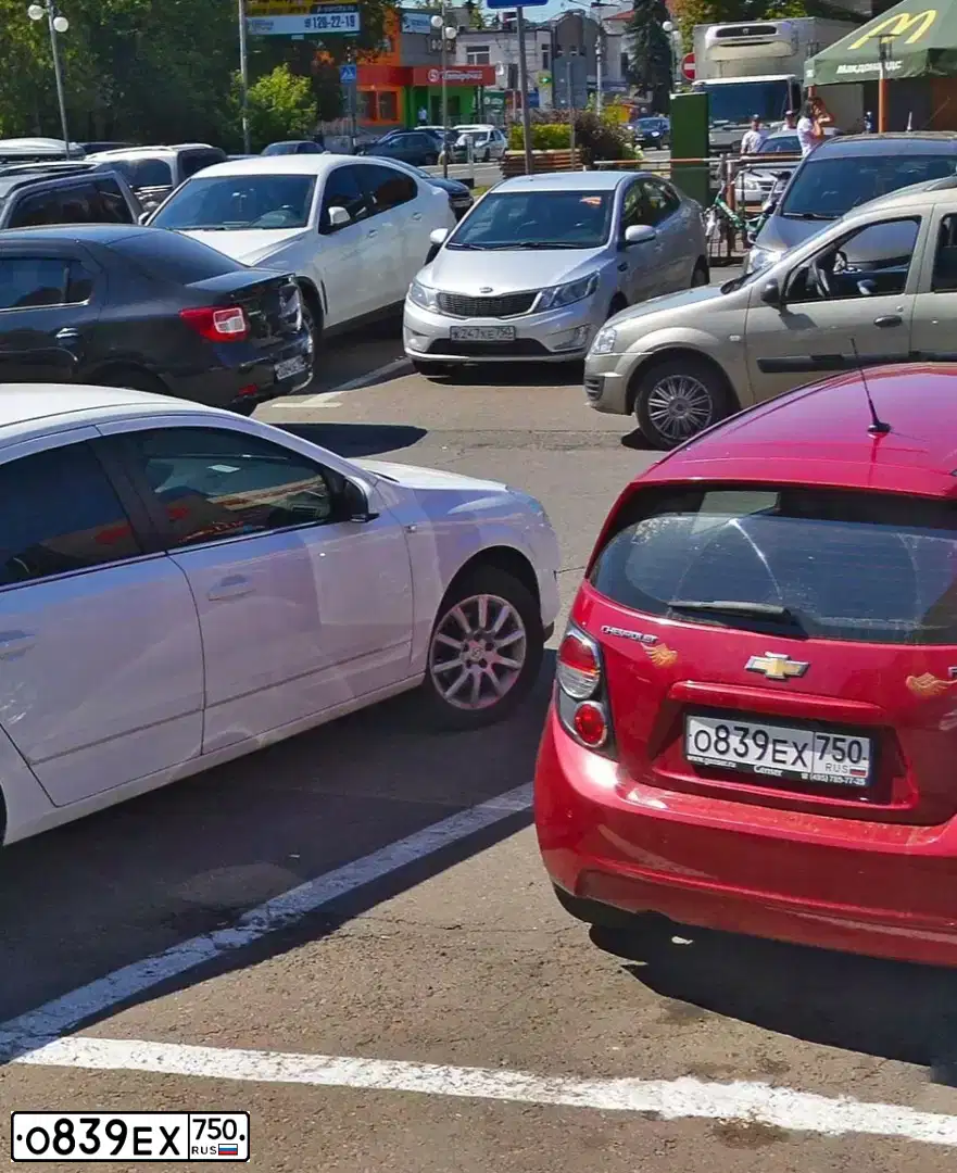 Фото автомобиля CHEVROLET AVEO, 2014 — госномер О839ЕХ750. Цвет: КРАСНЫЙ