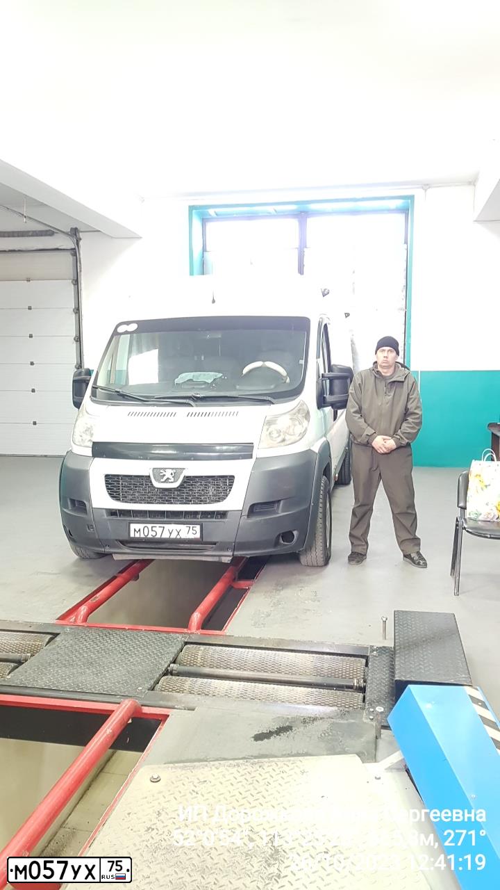 Фото автомобиля L4H2M2-A PEUGEOT BOXER, 2012 — госномер О677СР196. Цвет: Белый