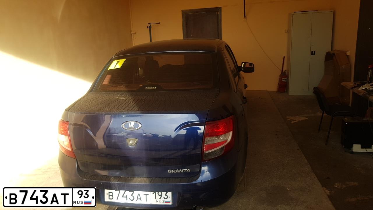 Фото автомобиля LADA 2190 GRANTA, 2012 — госномер Е417ВЕ57. Цвет: синий