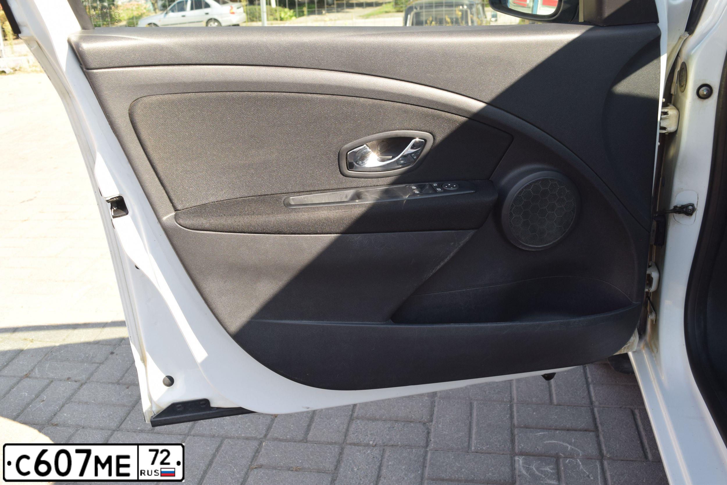 Фото автомобиля RENAULT FLUENCE, 2015 — госномер Х080КА72. Цвет: Белый