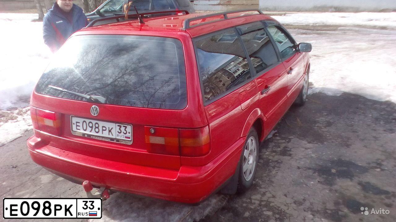 Фото автомобиля VOLKSWAGEN PASSAT, 1994 — госномер Е098РК33. Цвет: КРАСНЫЙ