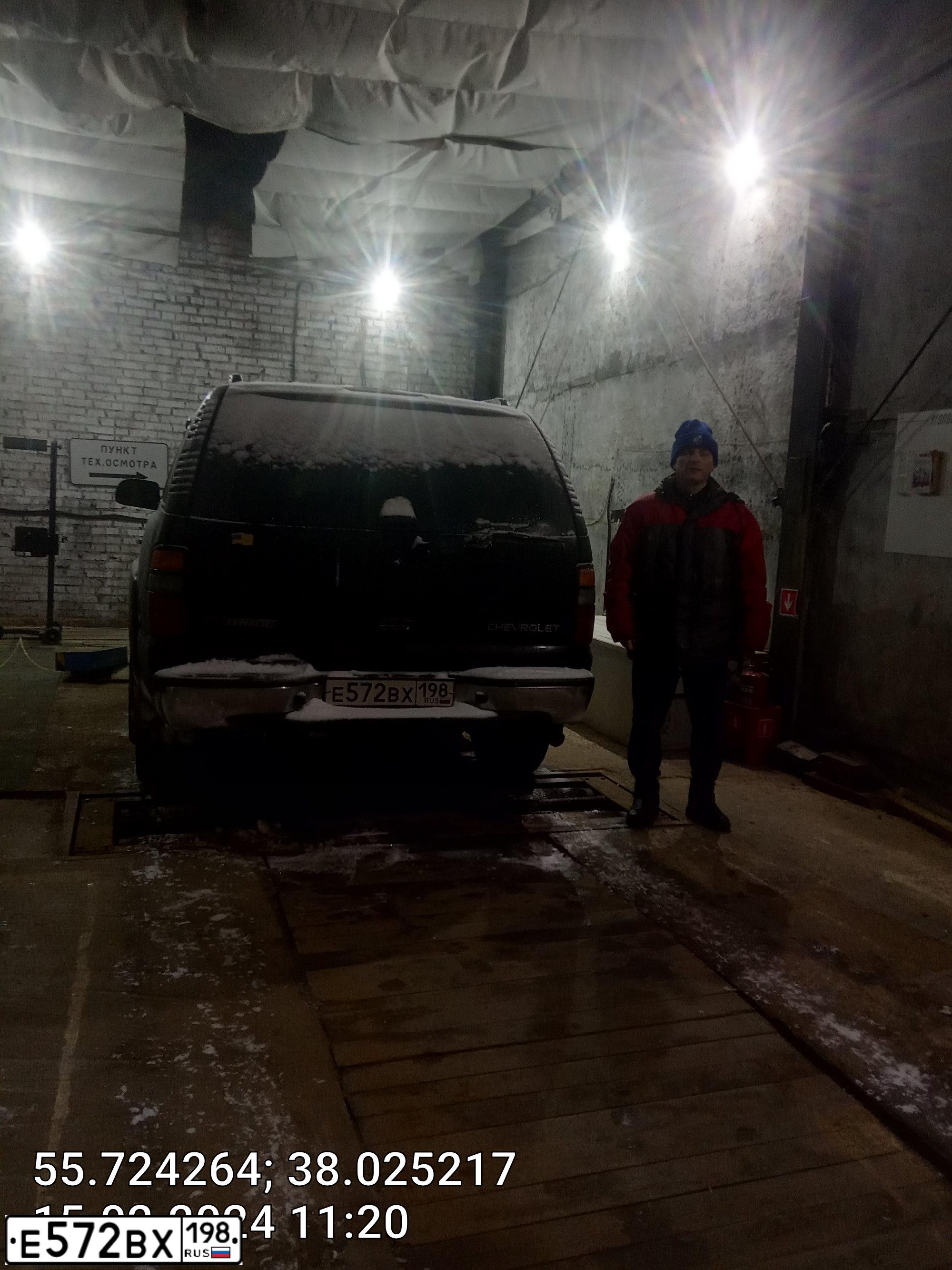 Фото автомобиля CHEVROLET TAHOE, 2006 — госномер Р999ЕВ78. Цвет: ЧЕРНЫЙ