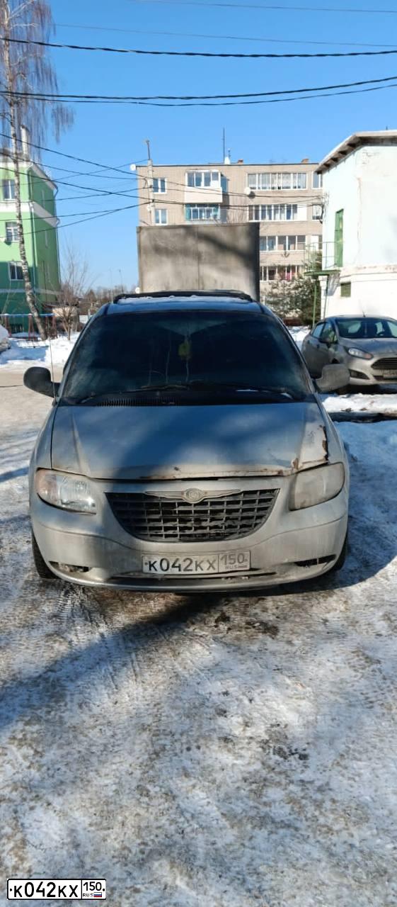 Фото автомобиля DODGE /GRAND/ CARAVAN, 2001 — госномер К042КХ150. Цвет: Серебристый