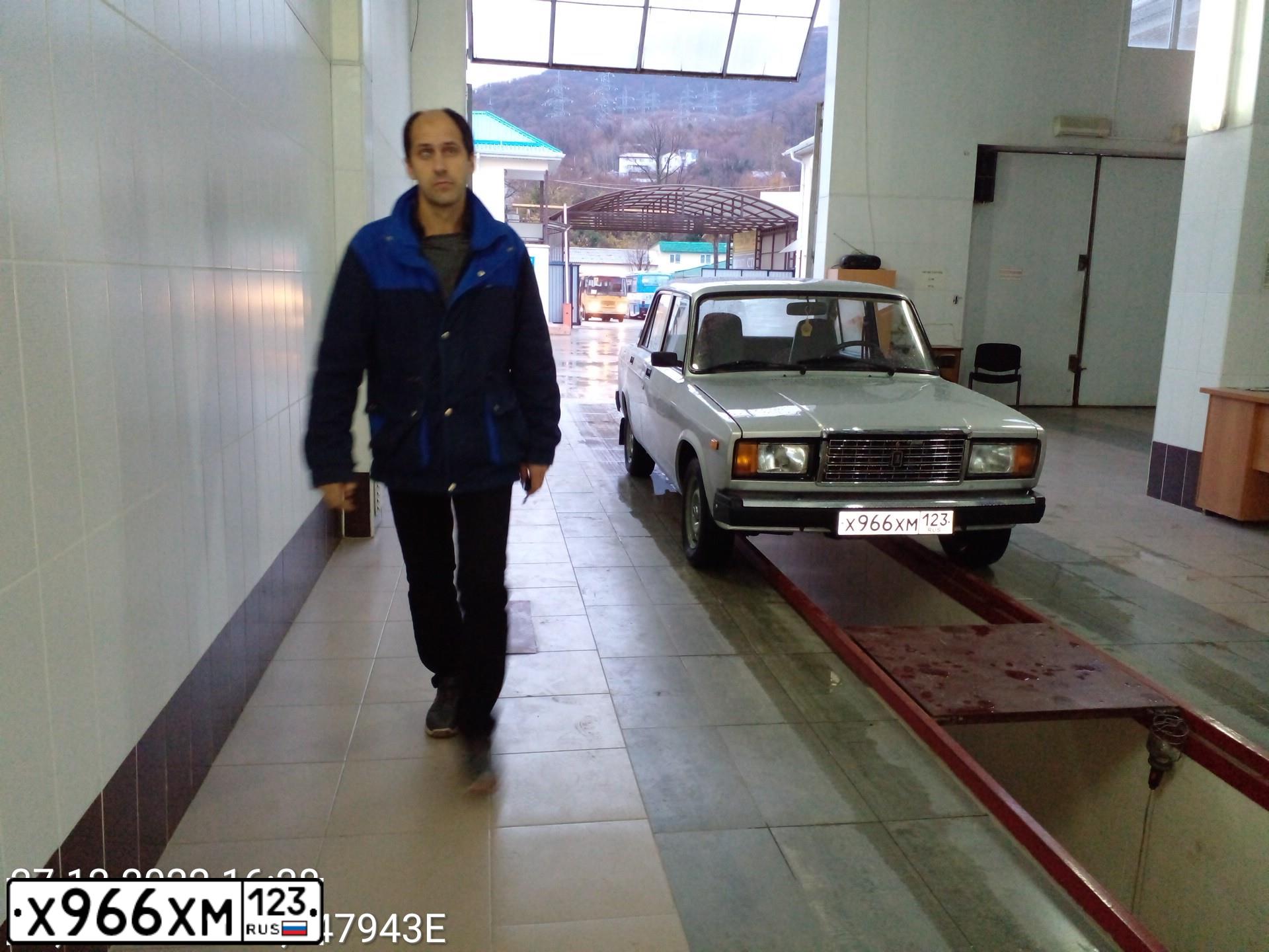 Фото автомобиля LADA 2107 LADA, 2010 — госномер Р333ХР93. Цвет: СВЕТЛО-СЕРЕБРИСТЫЙ МЕТАЛЛ