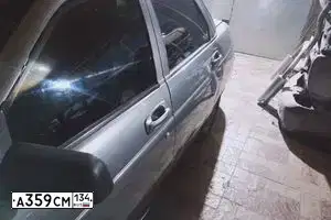 Фото автомобиля LADA 2110, 2004 — госномер В675ОВ30. Цвет: СЕРЕБРИСТО-СЕРО-ЗЕЛЕНЫЙ