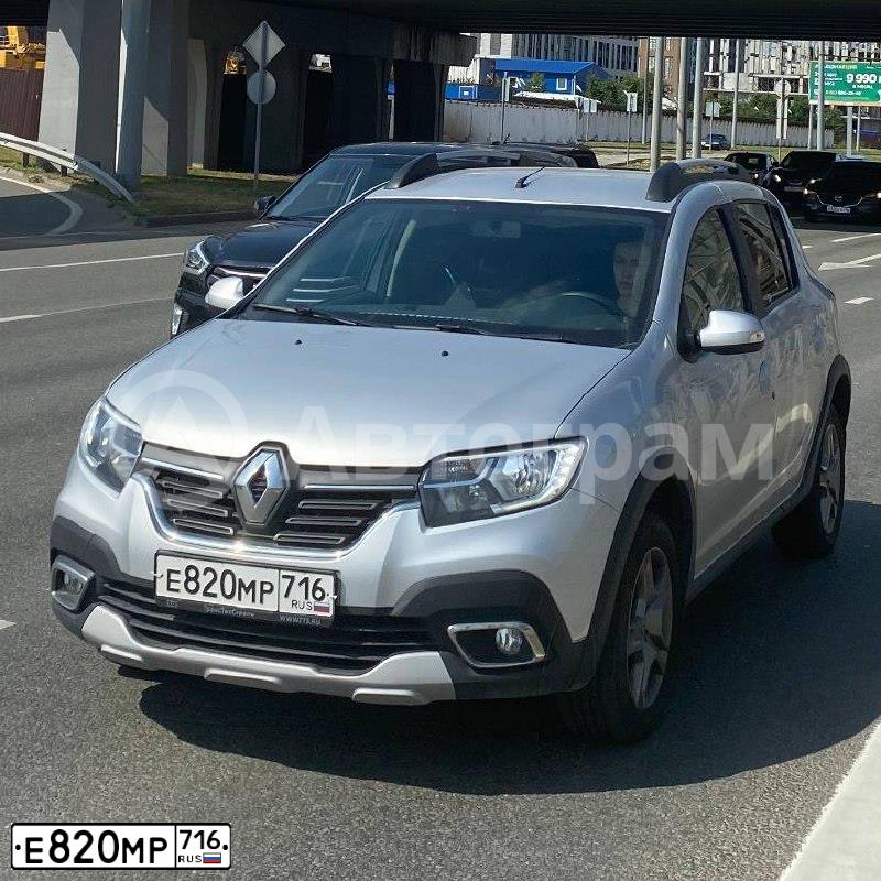 Фото автомобиля RENAULT SANDERO, 2020 — госномер Е820МР716. Цвет: СЕРЫЙ