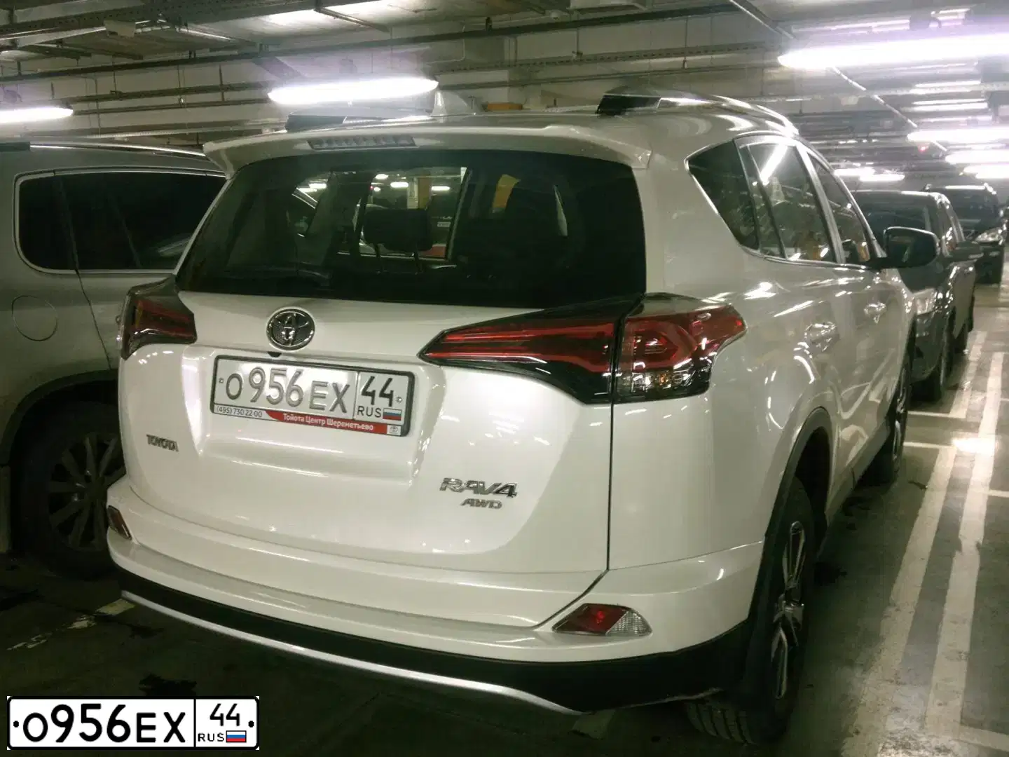 Фото автомобиля TOYOTA RAV4, 2016 — госномер О222РВ44. Цвет: БЕЛЫЙ