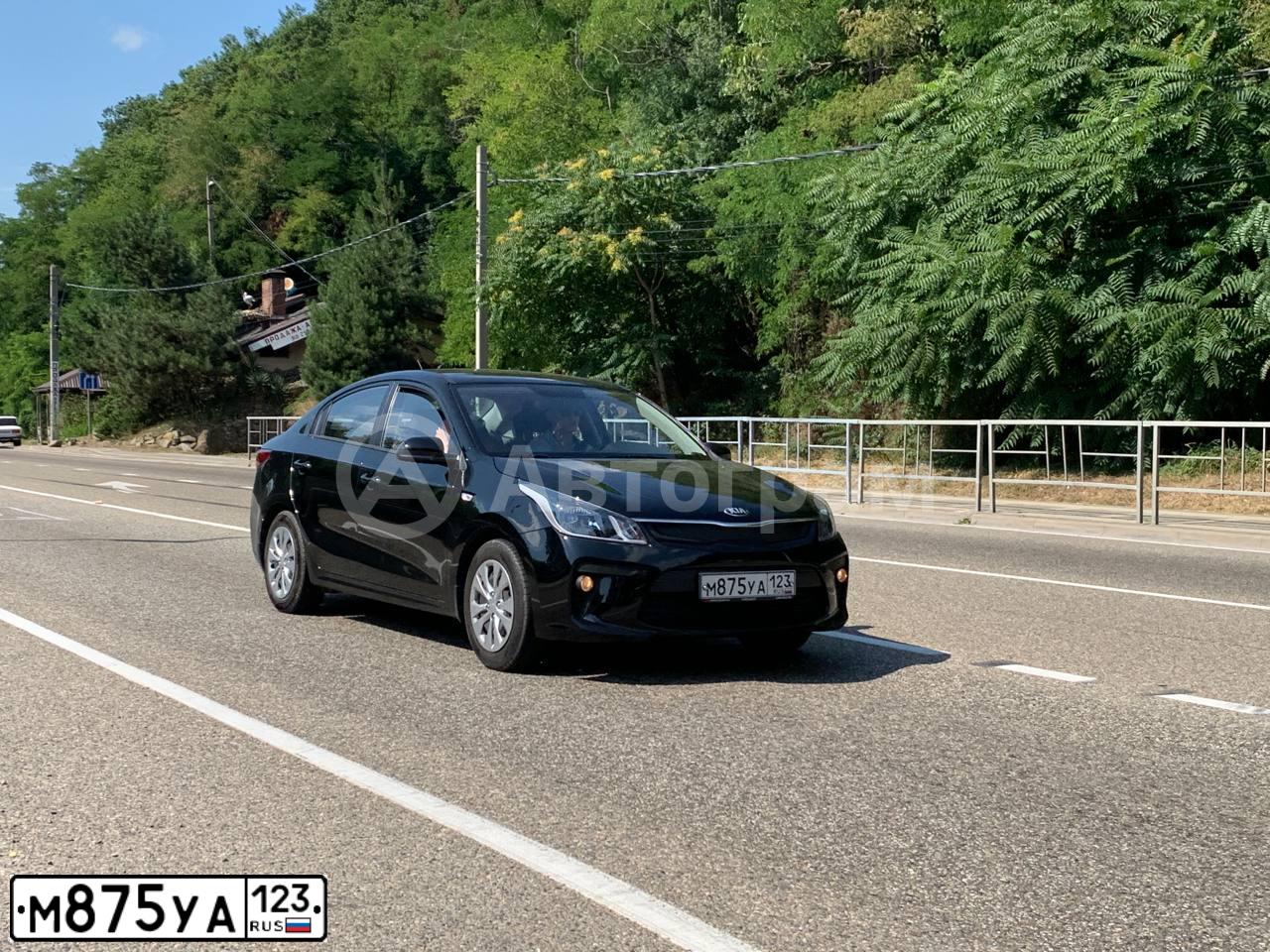 Фото автомобиля KIA RIO, 2018 — госномер М875УА123. Цвет: ЧЕРНЫЙ