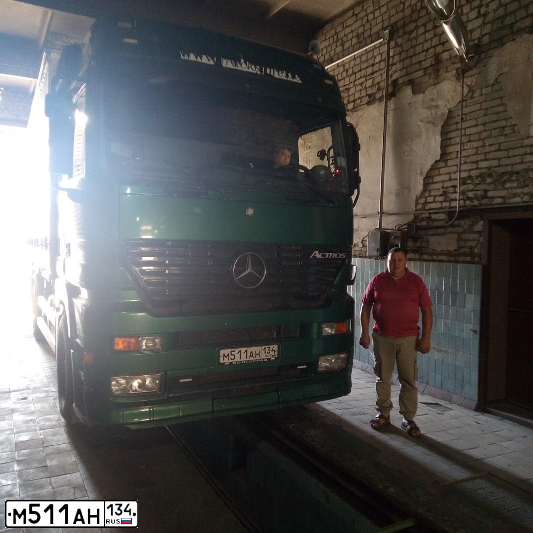 Фото автомобиля MERCEDES ACTROS, 1999 — госномер М511АН134. Цвет: ЗЕЛЕНЫЙ