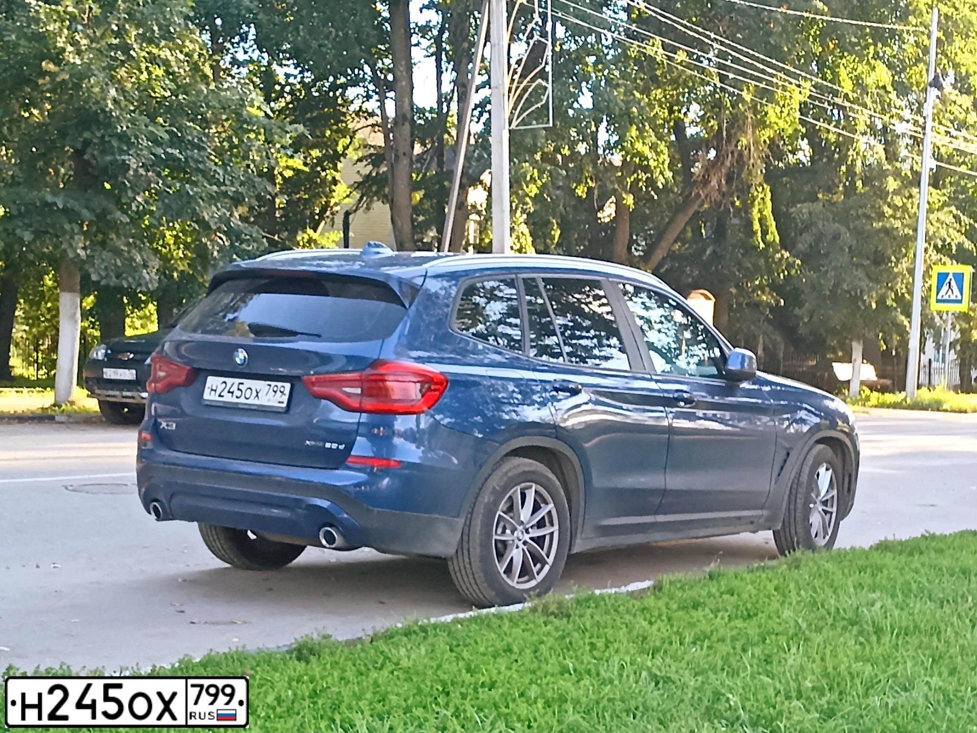 Фото автомобиля BMW X3, 2019 — госномер Н245ОХ799. Цвет: СИНИЙ