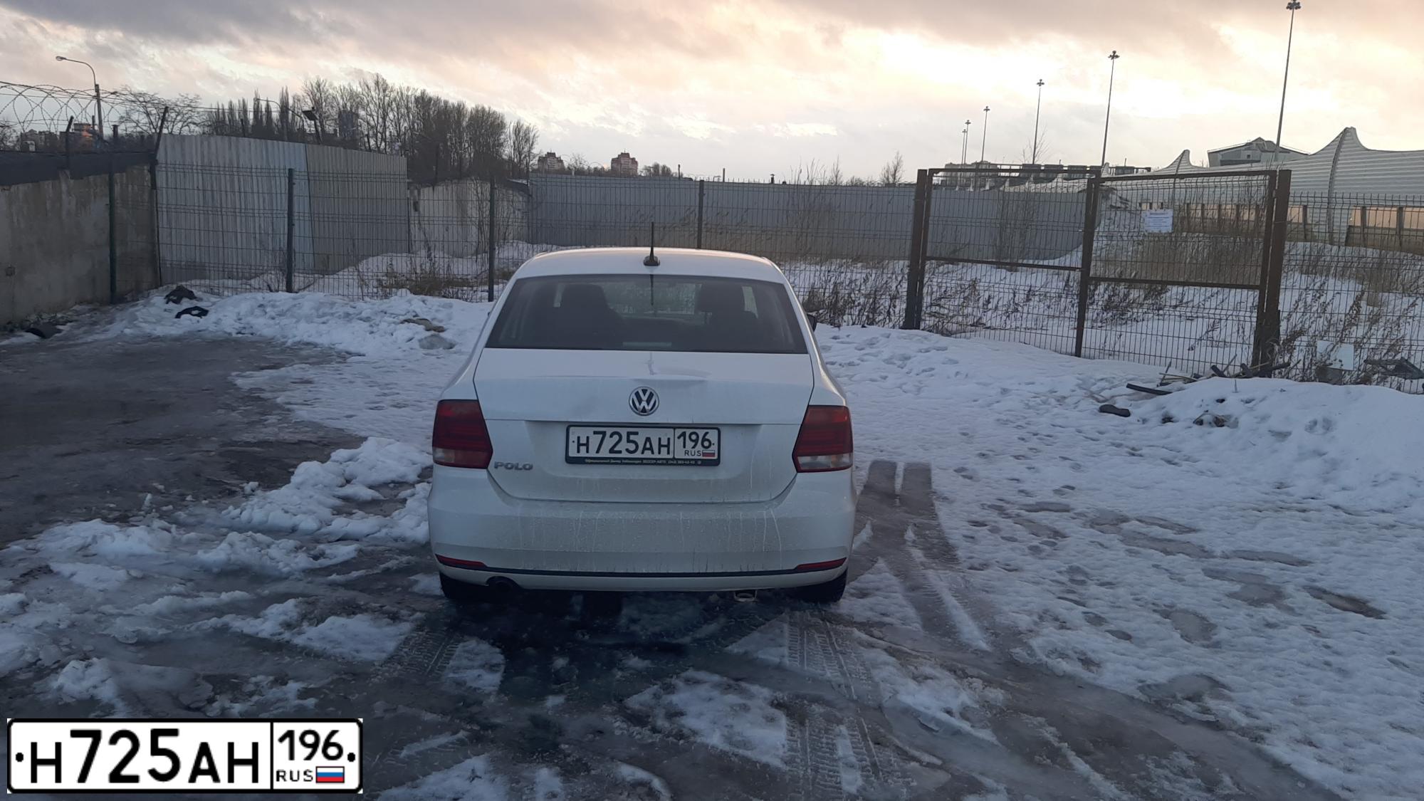 Фото автомобиля VOLKSWAGEN POLO, 2020 — госномер Р528СВ196. Цвет: Белый