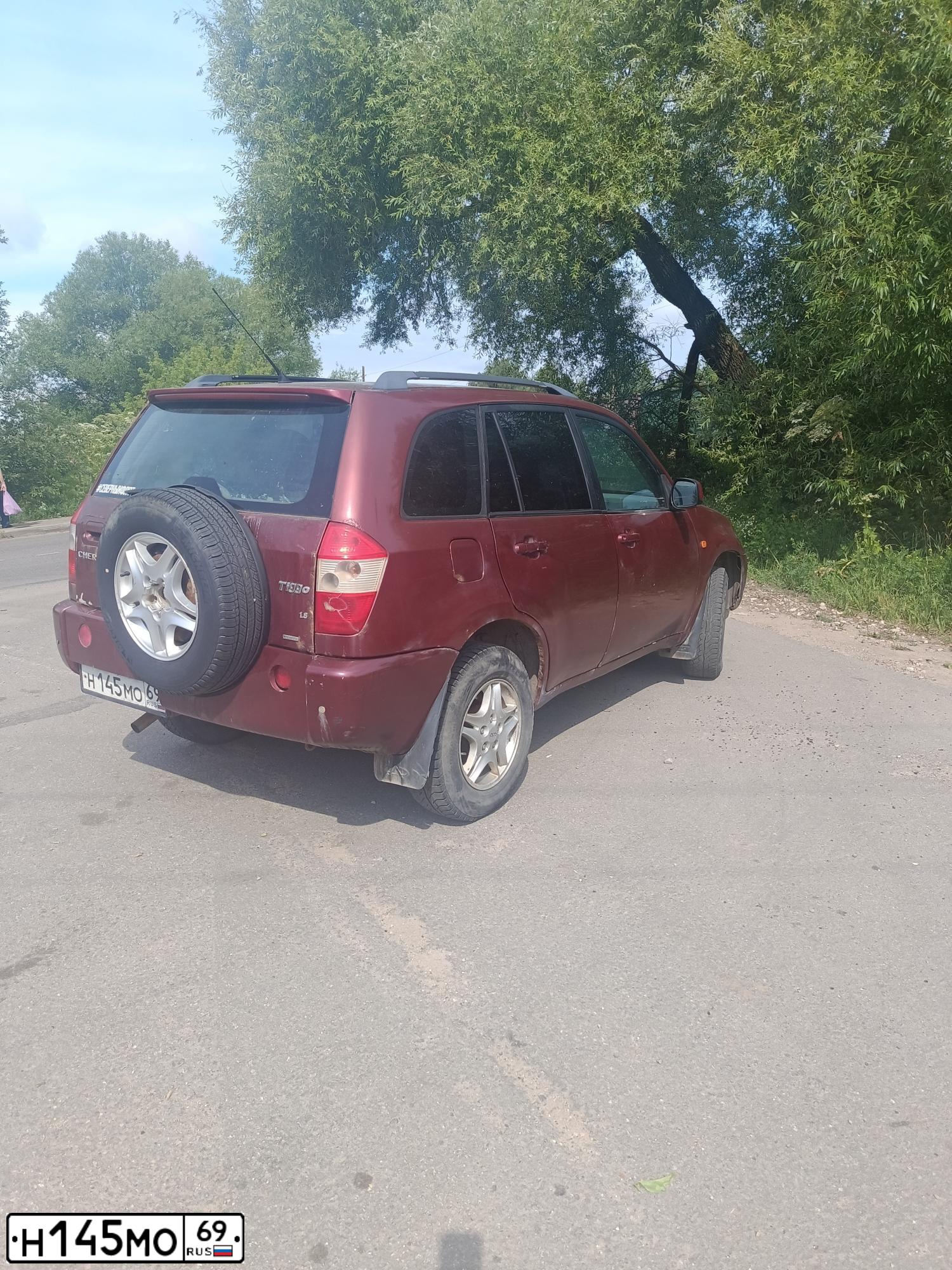 Фото автомобиля CHERY TIGGO, 2007 — госномер Е607ТТ29. Цвет: КРАСНЫЙ