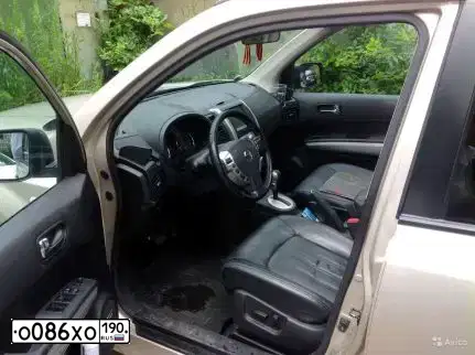 Фото автомобиля NISSAN X-TRAIL, 2012 — госномер О086ХО190. Цвет: ЗОЛОТИСТЫЙ