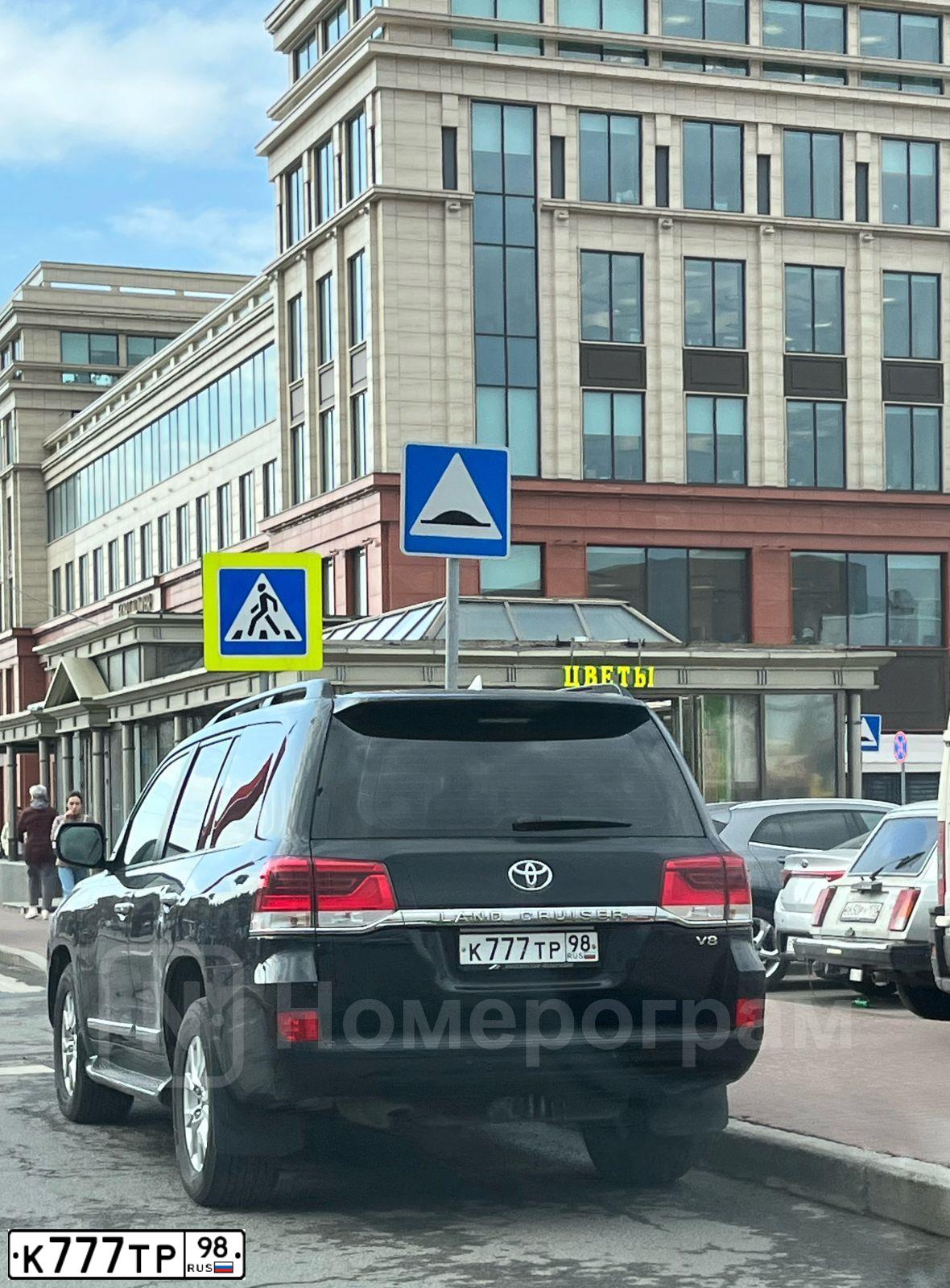 Фото автомобиля TOYOTA LANDCRUISER 200, 2016 — госномер К777ТР98. Цвет: ЧЕРНЫЙ