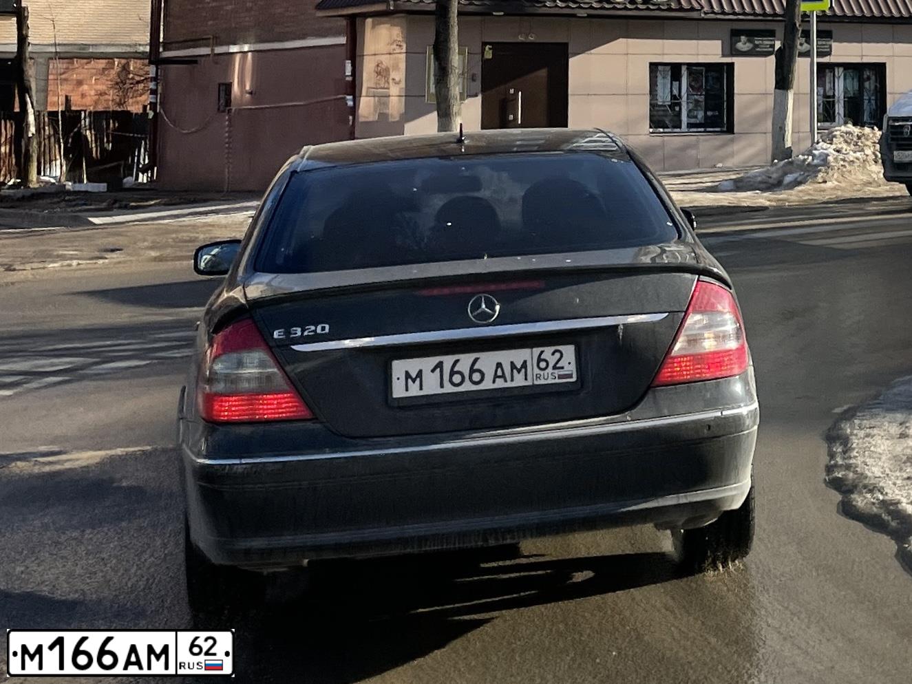 Фото автомобиля MERCEDES E-KLASSE, 2007 — госномер М166АМ62. Цвет: ЧЕРНЫЙ