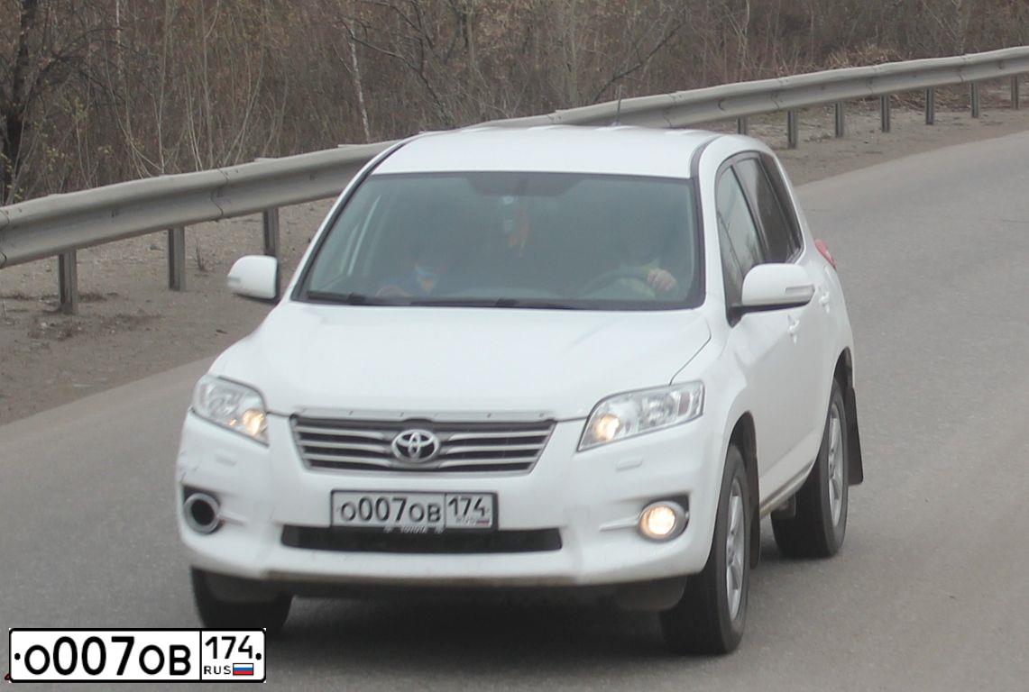 Фото автомобиля TOYOTA RAV4, 2011 — госномер О007ОВ174. Цвет: Белый