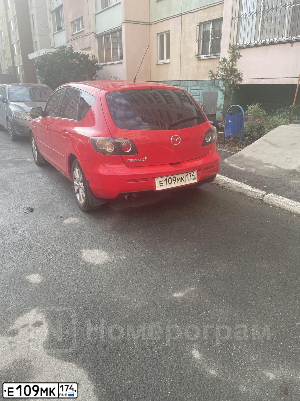 Фото автомобиля MAZDA A 3, 2006 — госномер Е109МК174. Цвет: Красный