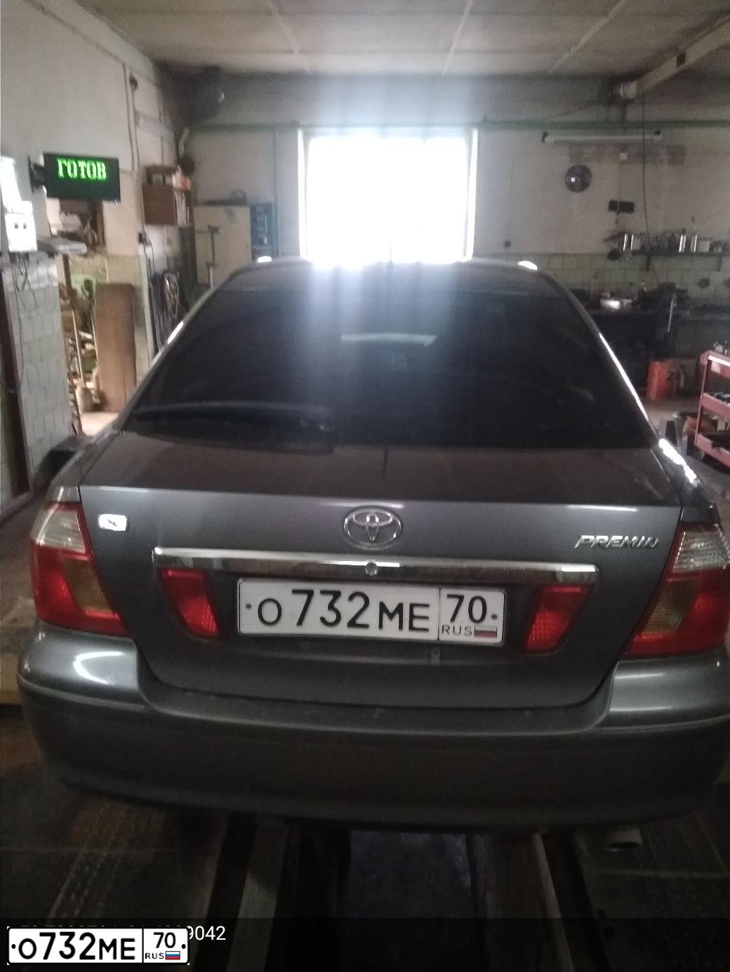 Фото автомобиля TOYOTA PREMIO, 2002 — госномер О827ОН154