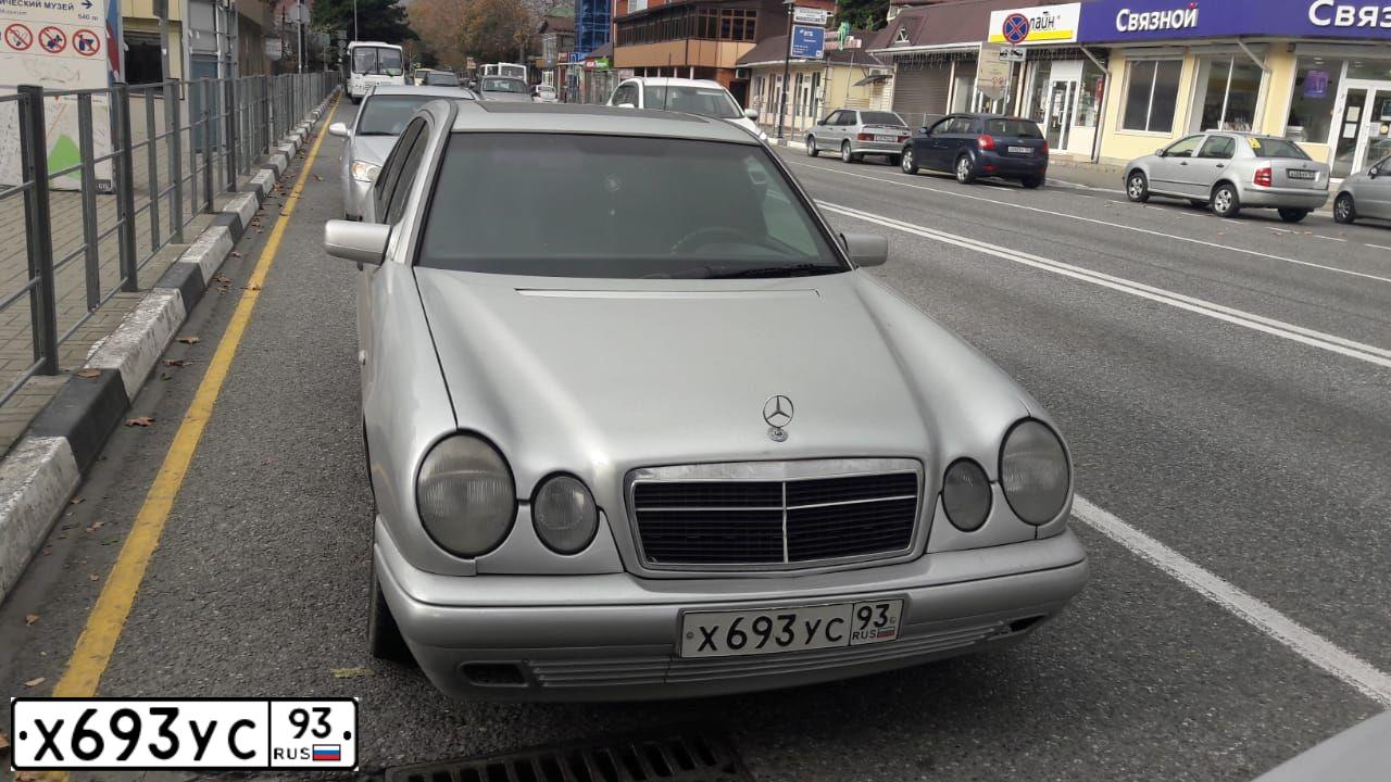 Фото автомобиля MERCEDES E-KLASSE, 1995 — госномер У450СМ31. Цвет: СВЕТЛО-СЕРЫЙ