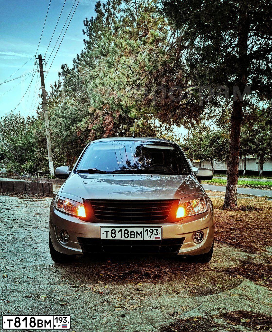 Фото автомобиля LADA 2190 GRANTA, 2012 — госномер Е125ВА01. Цвет: СЕРО-БЕЖЕВЫЙ