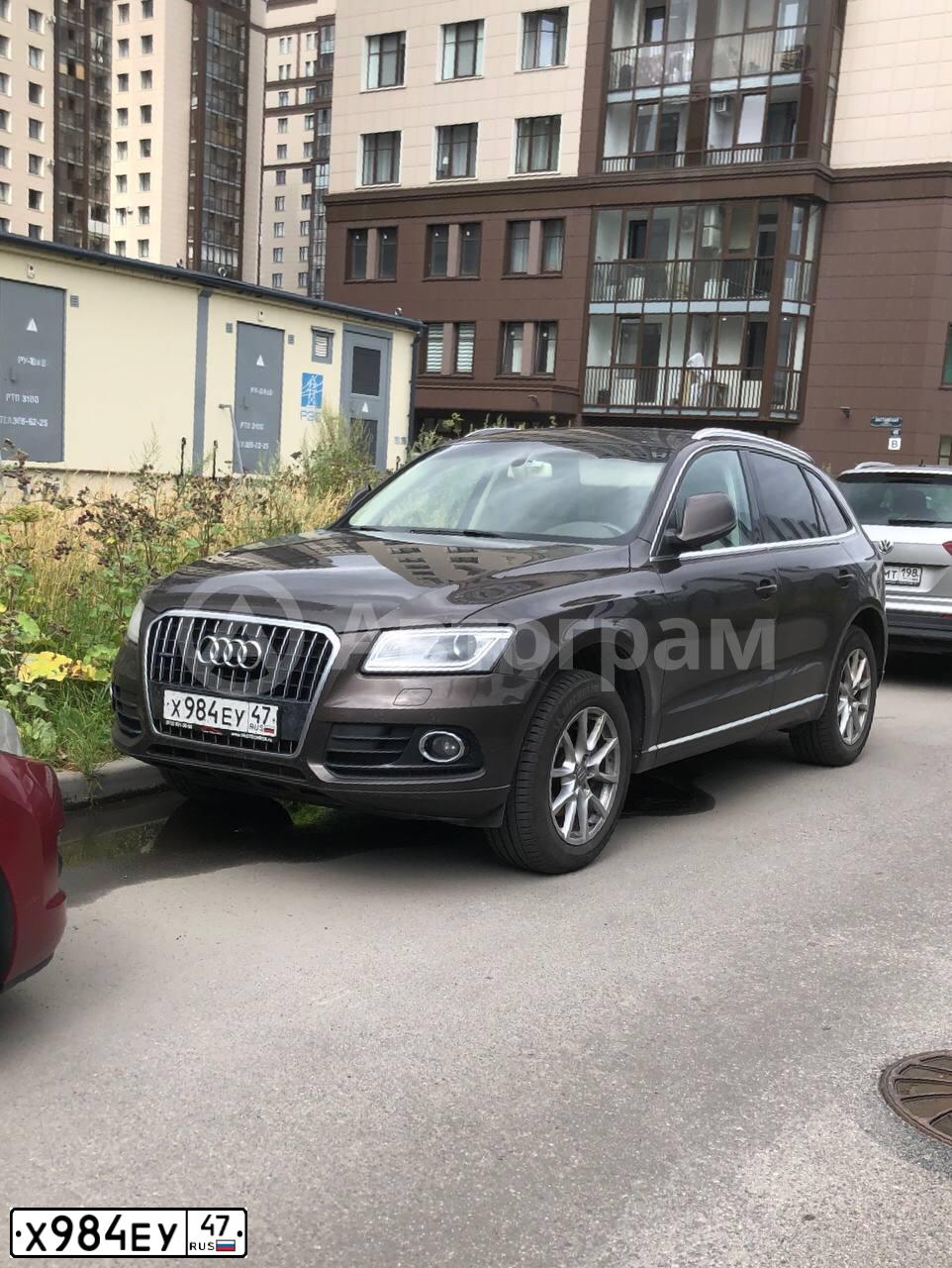 Фото автомобиля AUDI Q5, 2013 — госномер Х984ЕУ47. Цвет: Коричневый