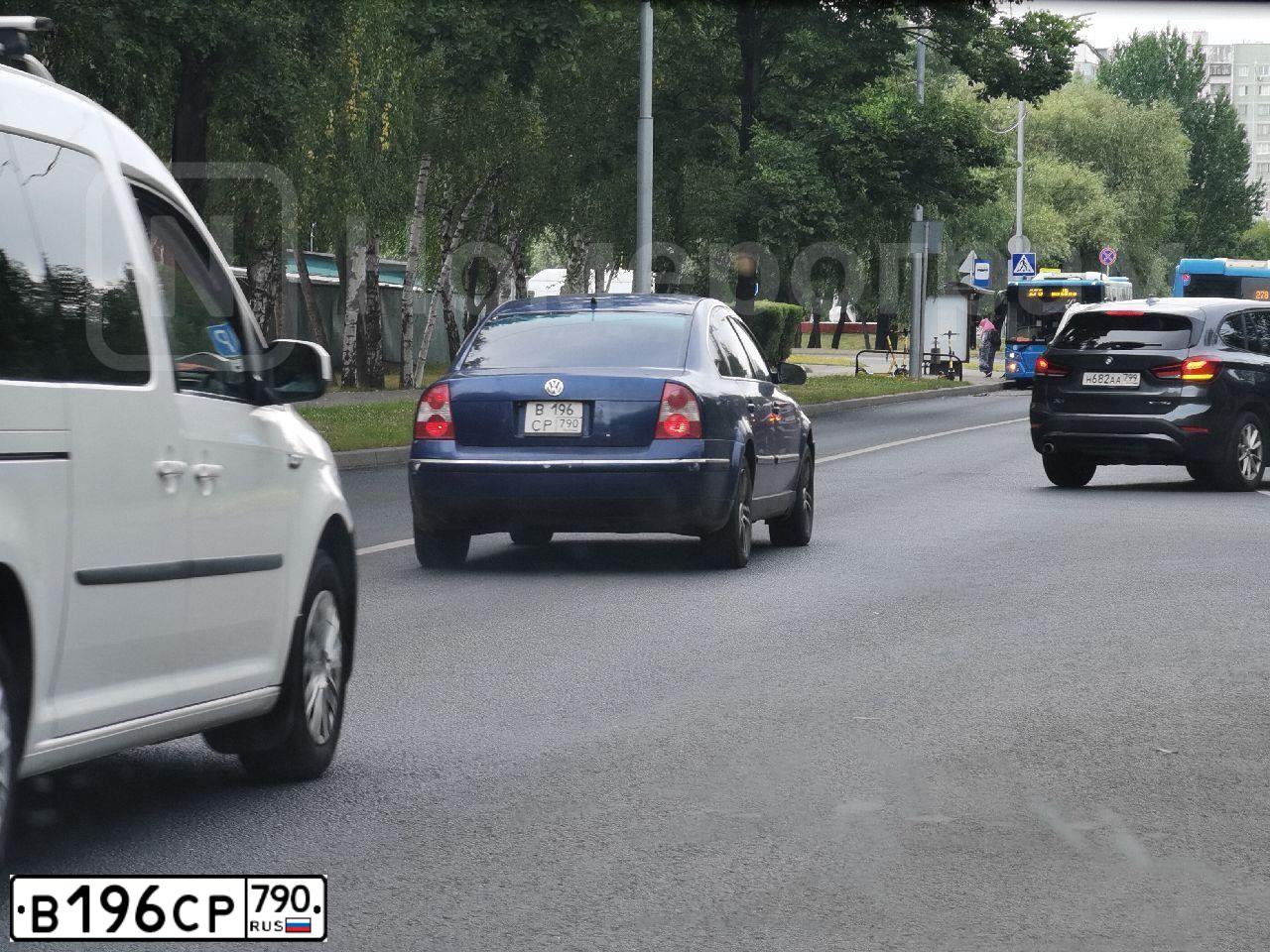 Фото автомобиля VOLKSWAGEN PASSAT, 2001 — госномер Т641РС193. Цвет: синий