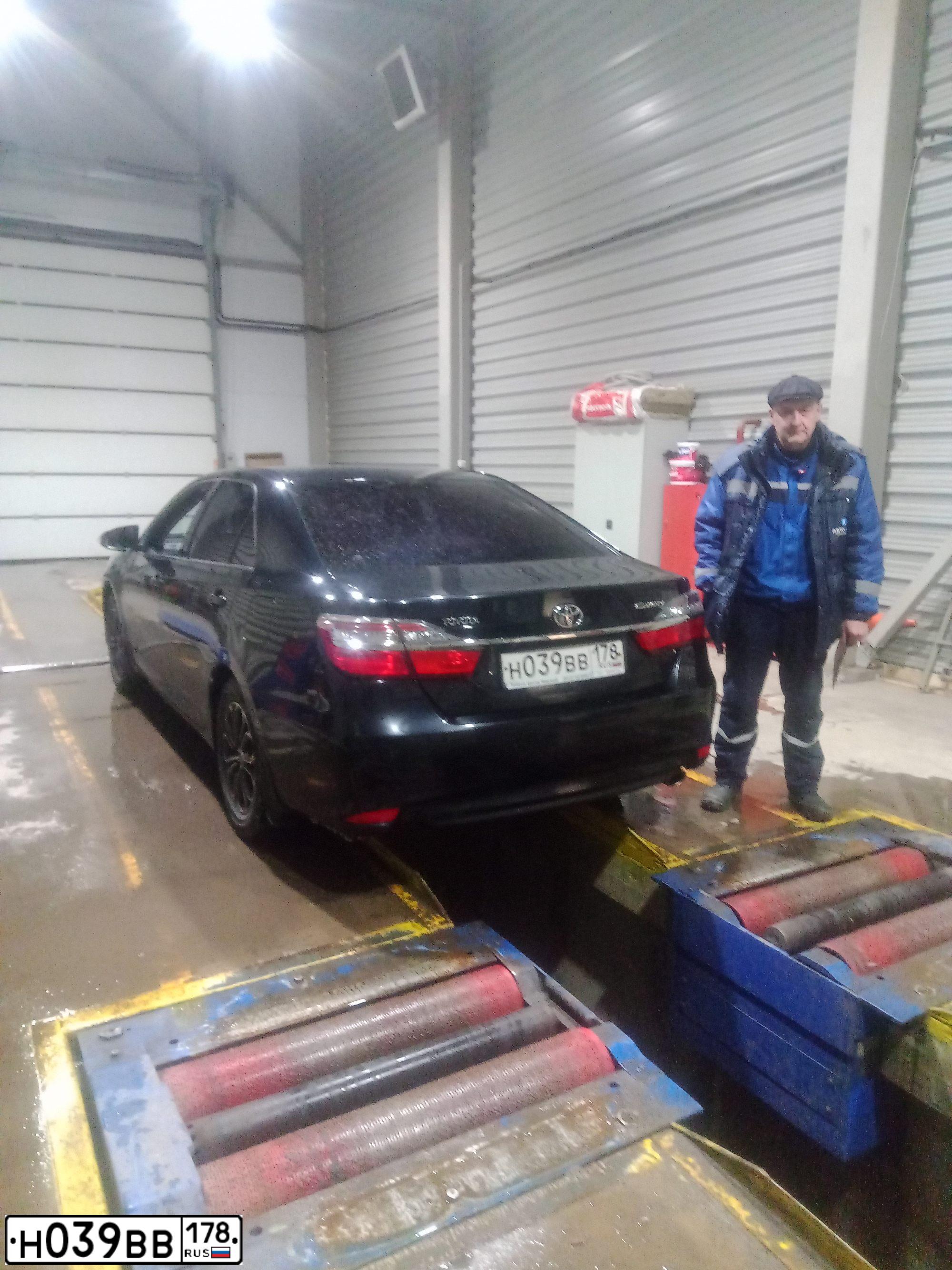 Фото автомобиля TOYOTA CAMRY, 2018 — госномер Н518ВВ178. Цвет: ЧЕРНЫЙ МЕТАЛЛИК