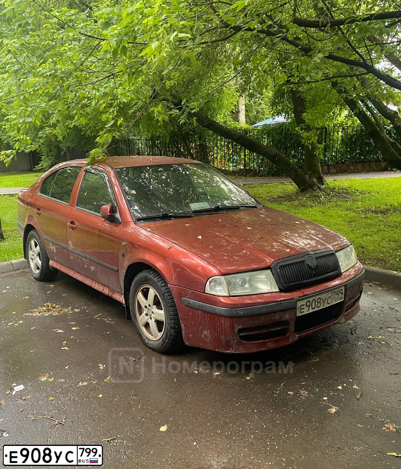 Фото автомобиля SKODA OCTAVIA, 2001 — госномер Е908УС799. Цвет: КРАСНЫЙ ТЕМНЫЙ