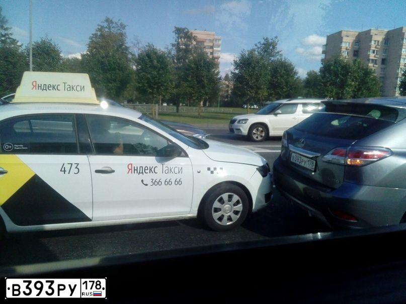 Фото автомобиля LEXUS RX, 2013 — госномер Х584ВР37. Цвет: Серый