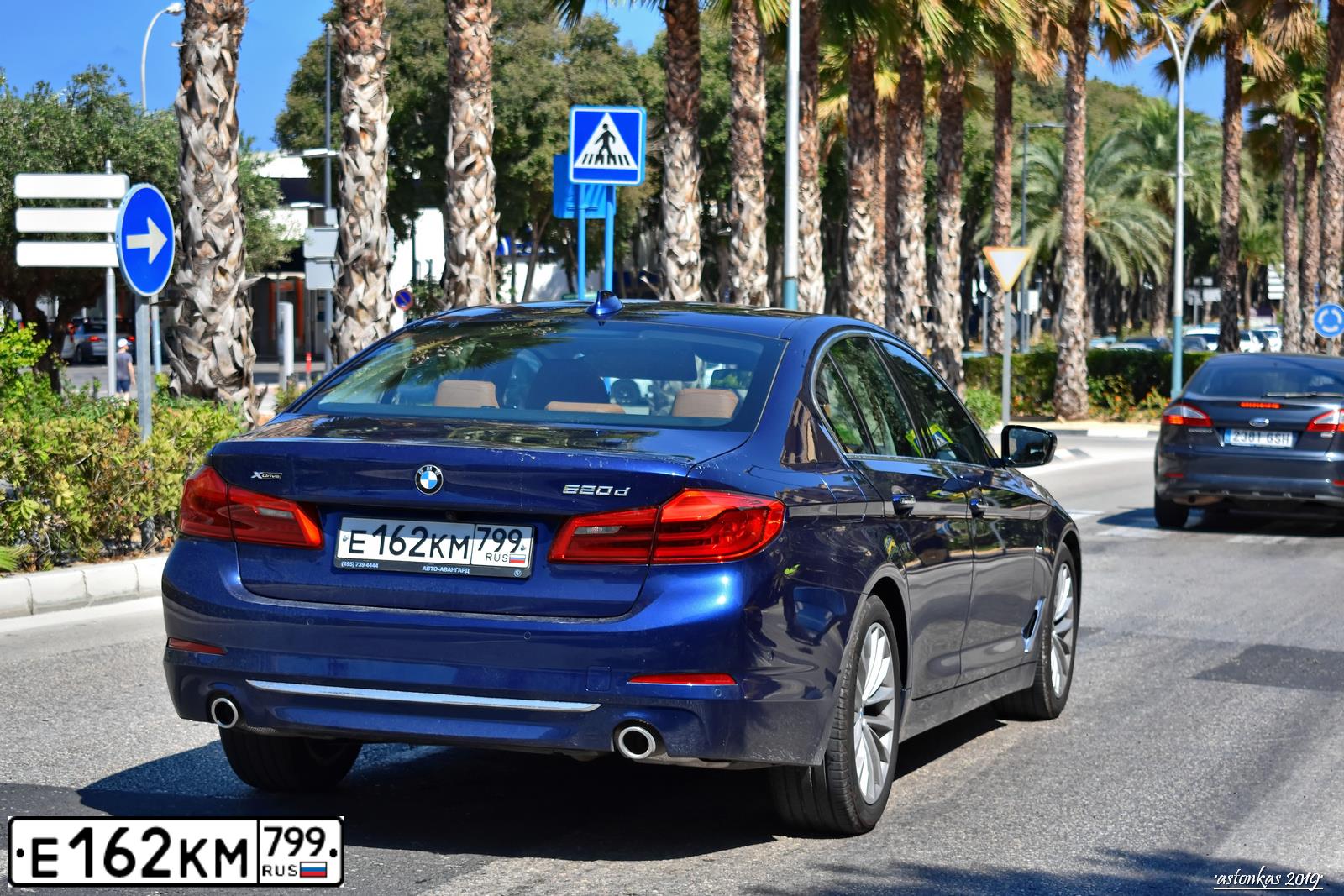 Фото автомобиля BMW 520D, 2018 — госномер У420МК44. Цвет: синий