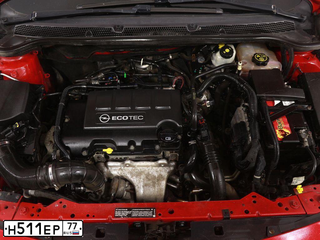Фото автомобиля OPEL ASTRA, 2013 — госномер Н511ЕР77. Цвет: Красный