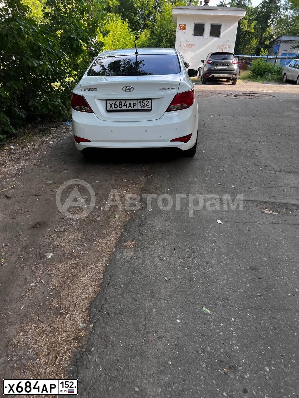 Фото автомобиля HYUNDAI SOLARIS, 2015 — госномер Х684АР152. Цвет: Белый