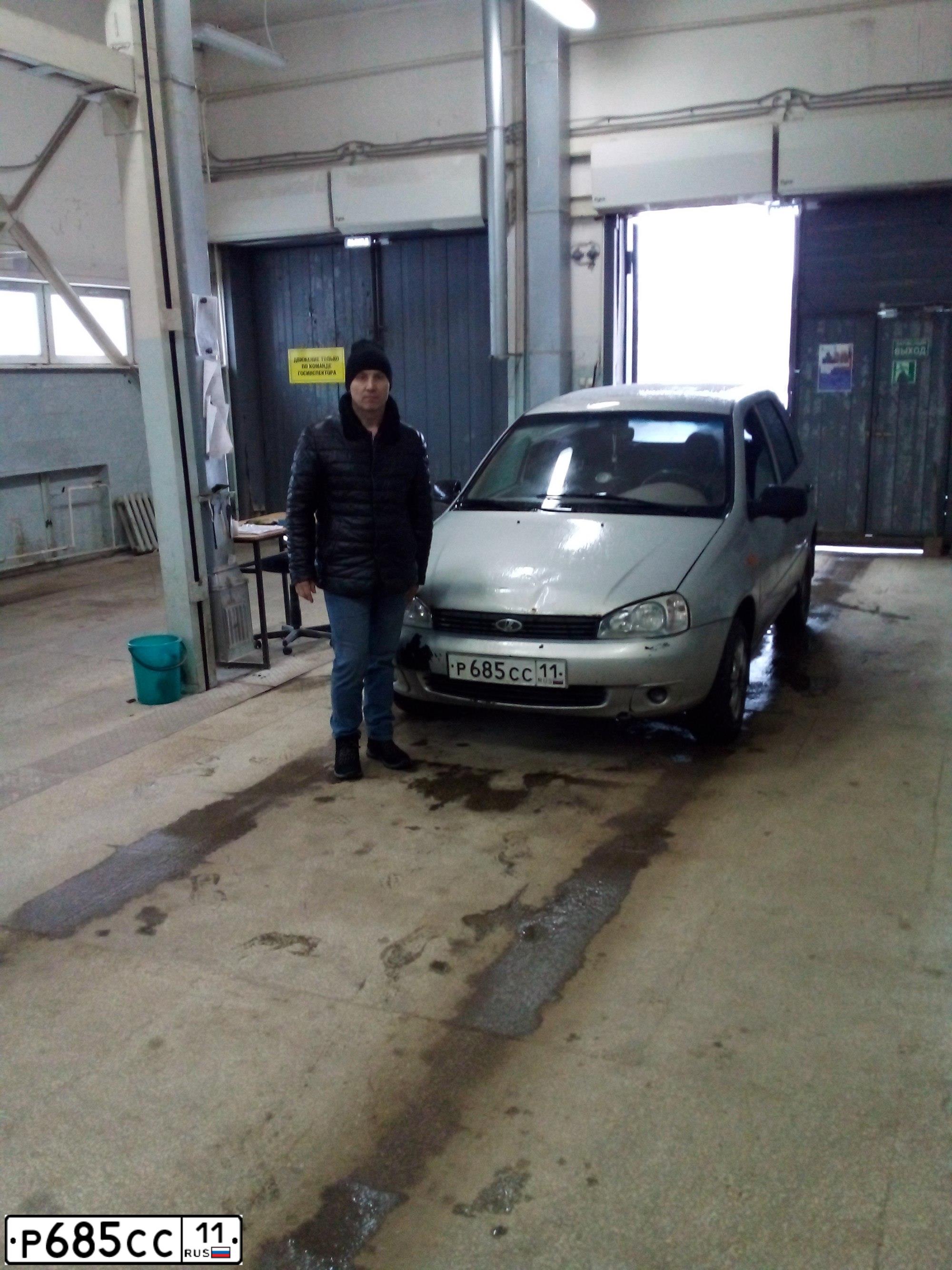 Фото автомобиля LADA KALINA, 2009 — госномер Е249ЕМ11. Цвет: Серебристый
