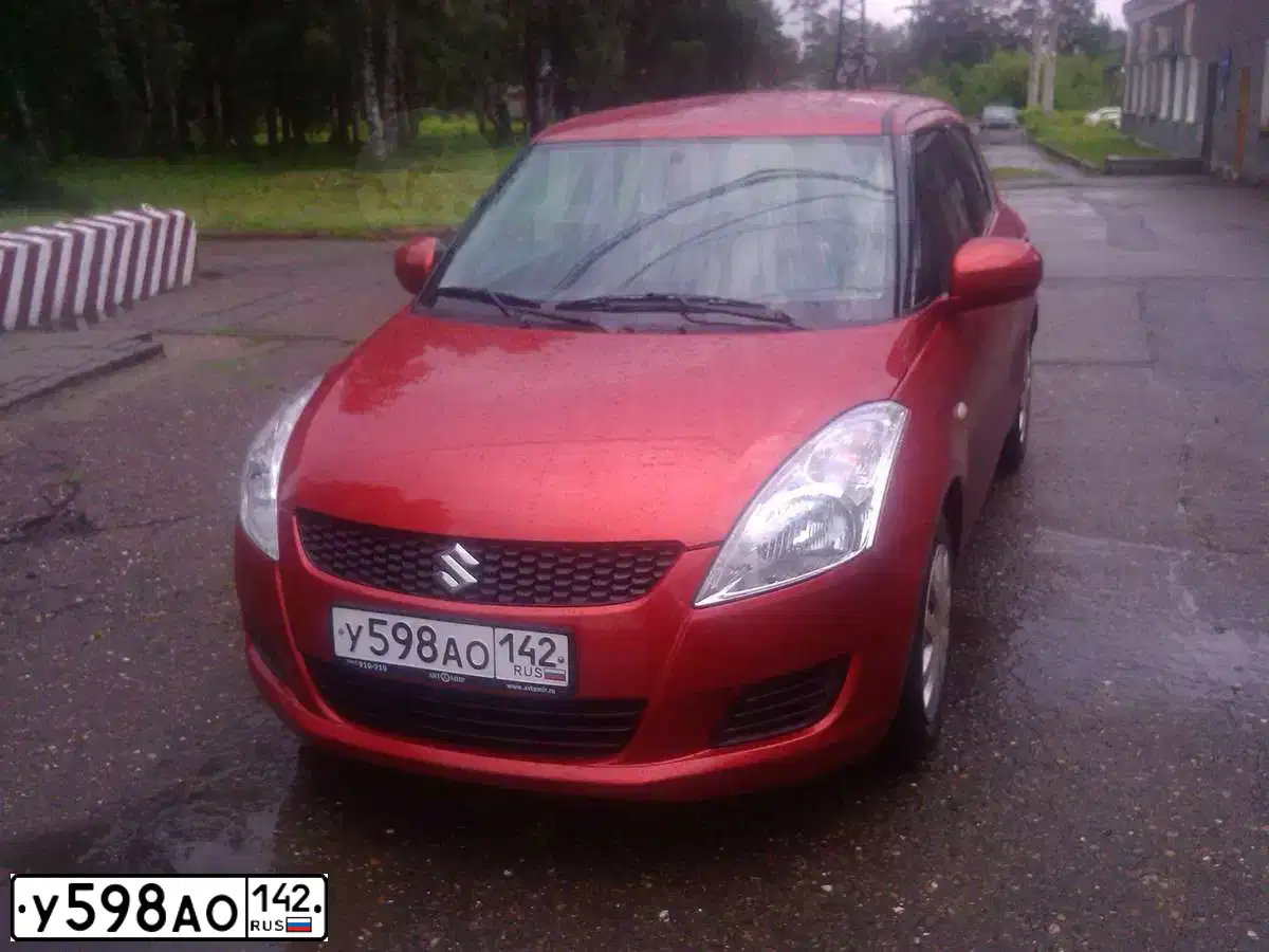 Фото автомобиля SUZUKI SWIFT, 2011 — госномер У598АО142. Цвет: ОРАНЖЕВЫЙ