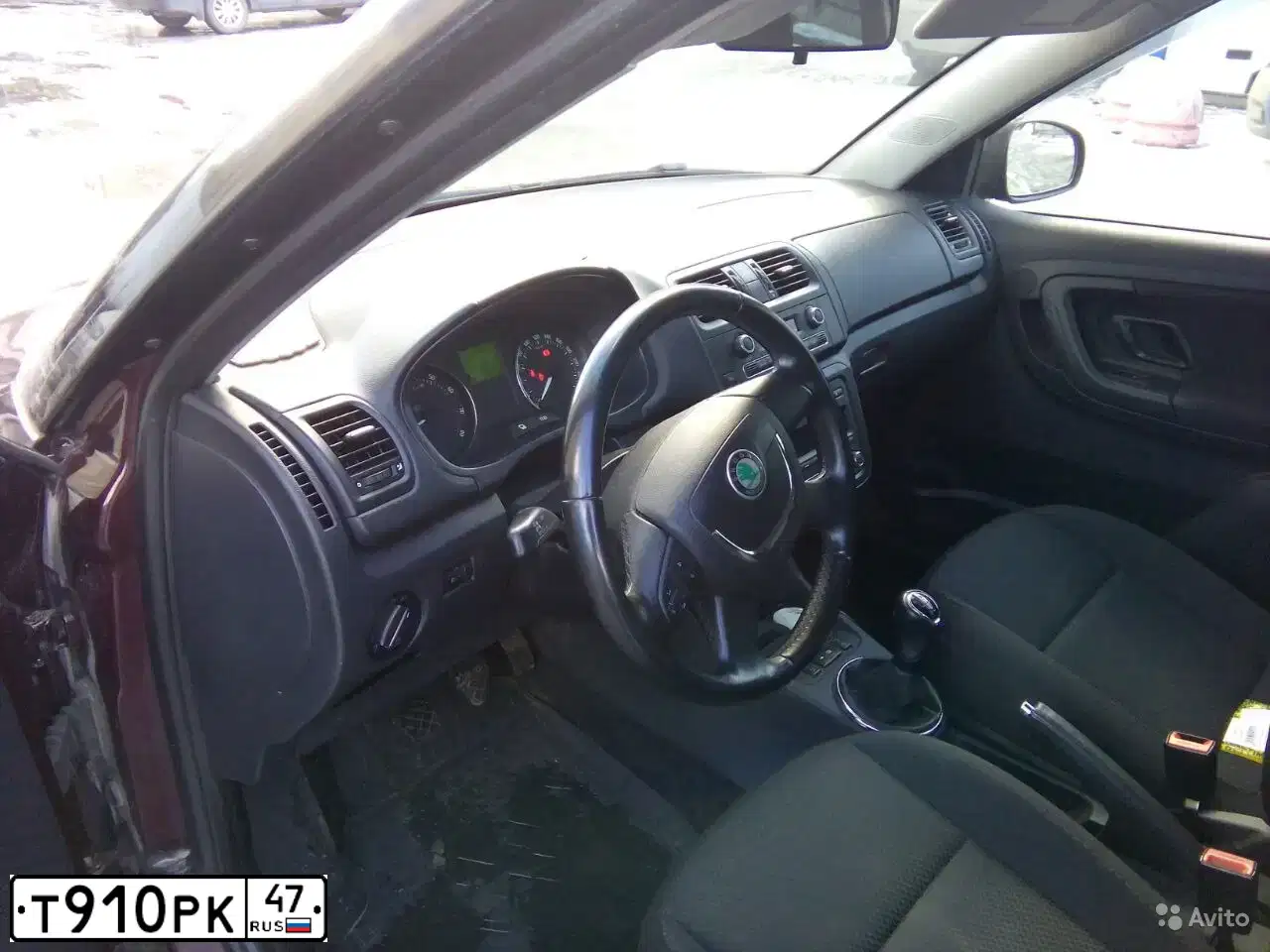 Фото автомобиля SKODA FABIA, 2010 — госномер Т910РК47. Цвет: БОРДОВЫЙ