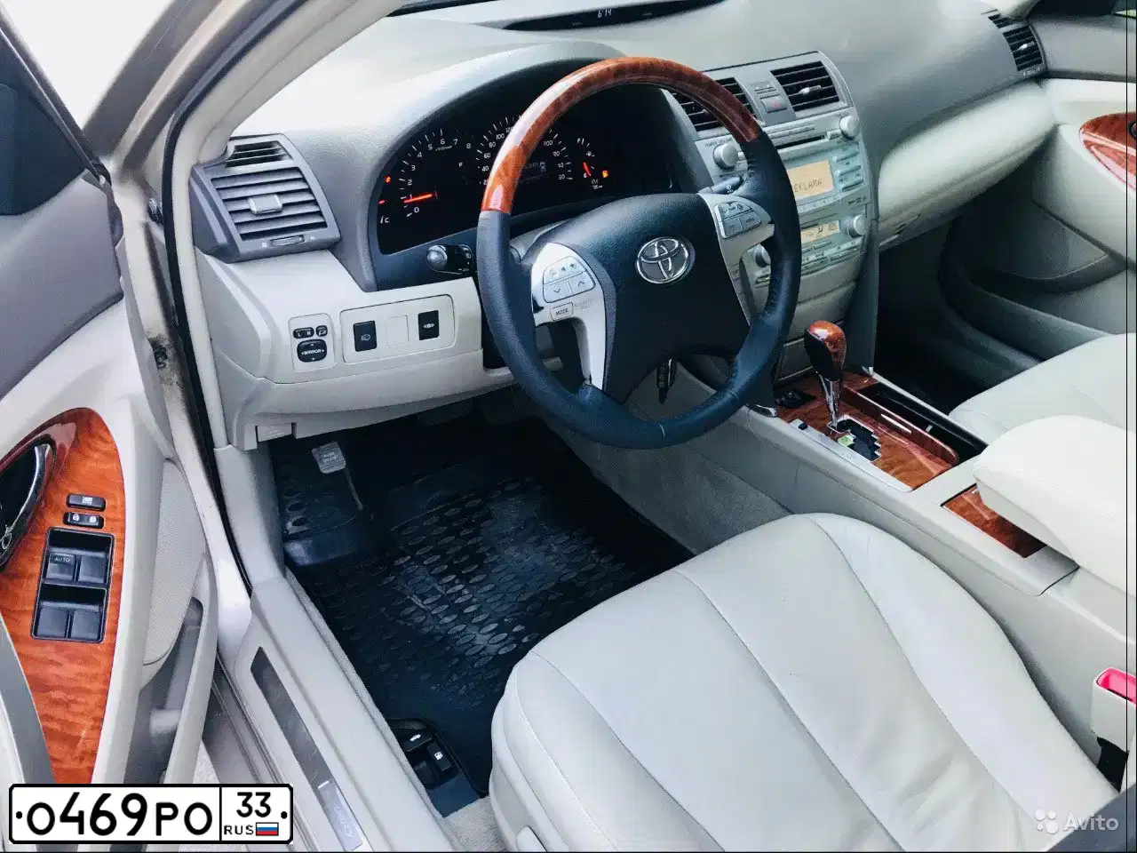 Фото автомобиля TOYOTA CAMRY, 2008 — госномер М229ХО33. Цвет: БЕЖЕВЫЙ