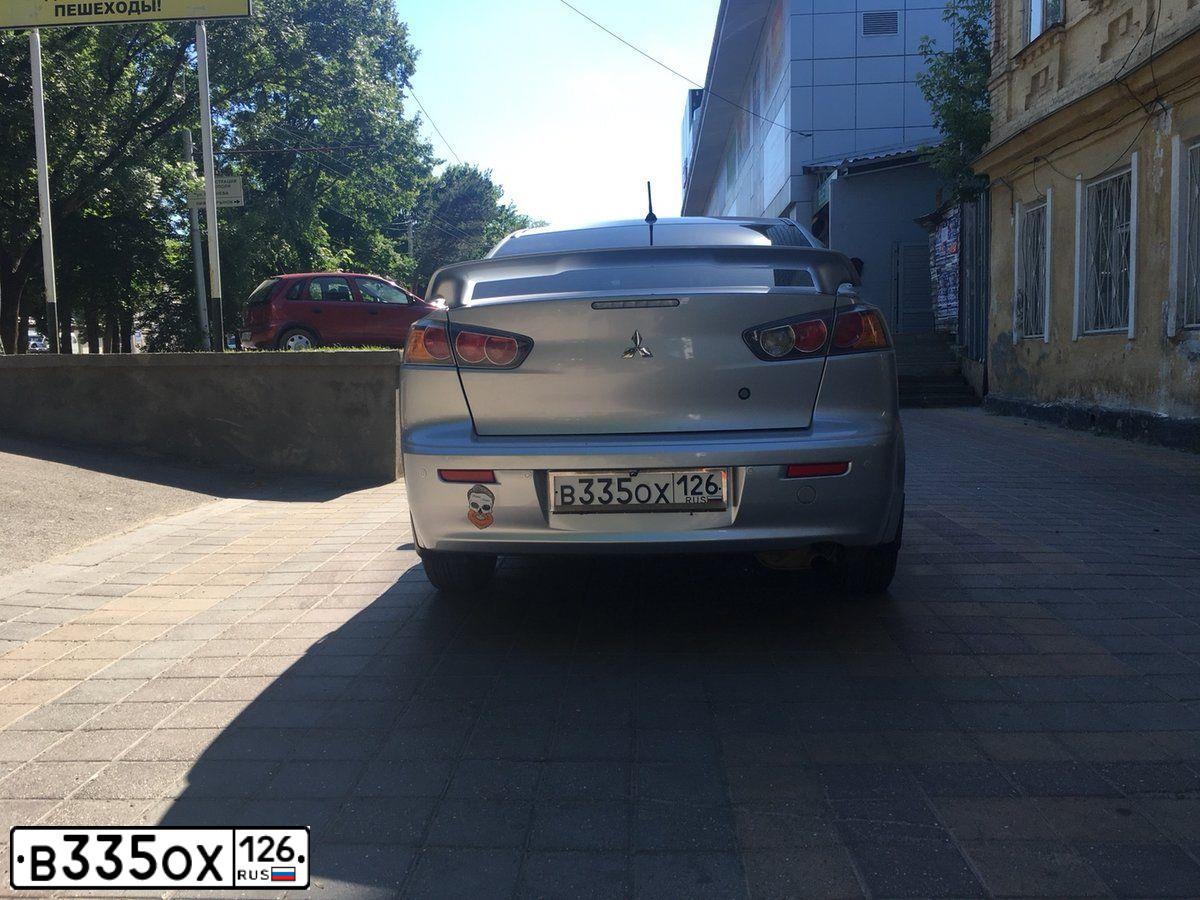 Фото автомобиля MITSUBISHI LANCER, 2012 — госномер В335ОХ126. Цвет: СЕРЕБРИСТЫЙ