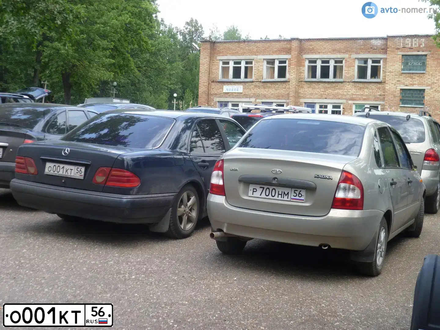 Фото автомобиля MERCEDES E-KLASSE, 1996 — госномер О001КТ56. Цвет: ТЕМНО СИНИЙ