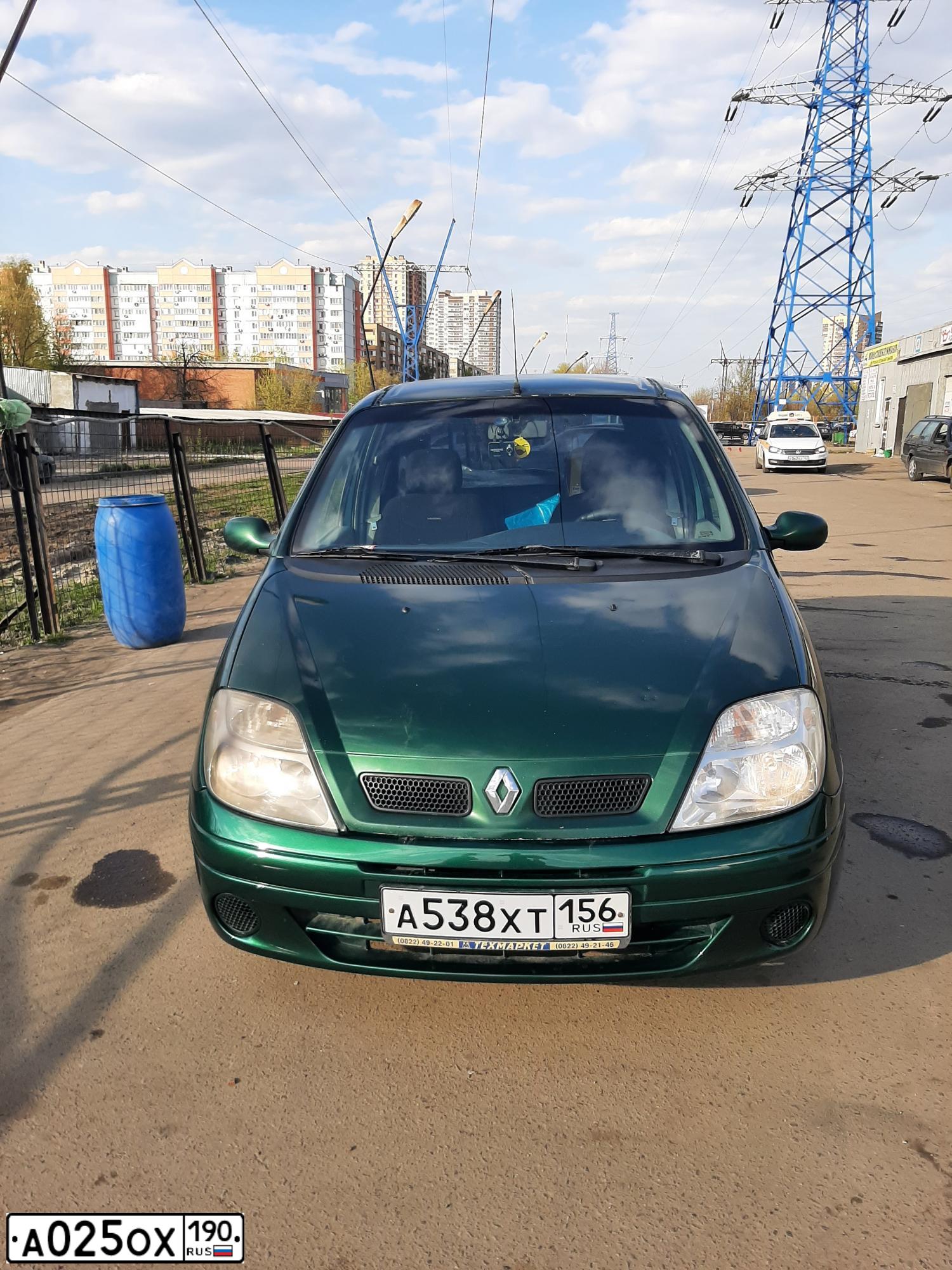 Фото автомобиля RENAULT MEGANE /GRAND/ SCENIC, 2000 — госномер А025ОХ190. Цвет: ЗЕЛЕНЫЙ