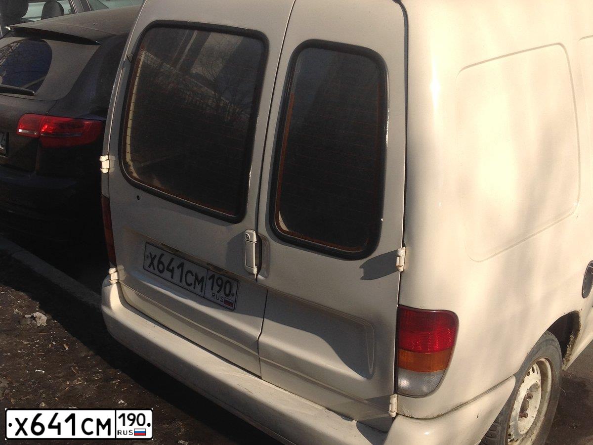 Фото автомобиля VOLKSWAGEN CADDY, 1997 — госномер Х641СМ190. Цвет: Белый