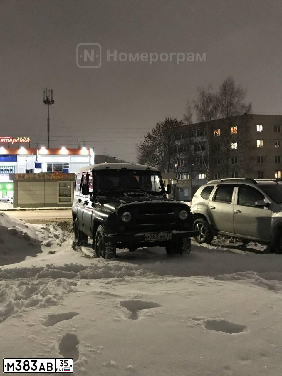 Фото автомобиля UAZ 3151 / HUNTER, 2003 — госномер М383АВ35. Цвет: МУРЕНА