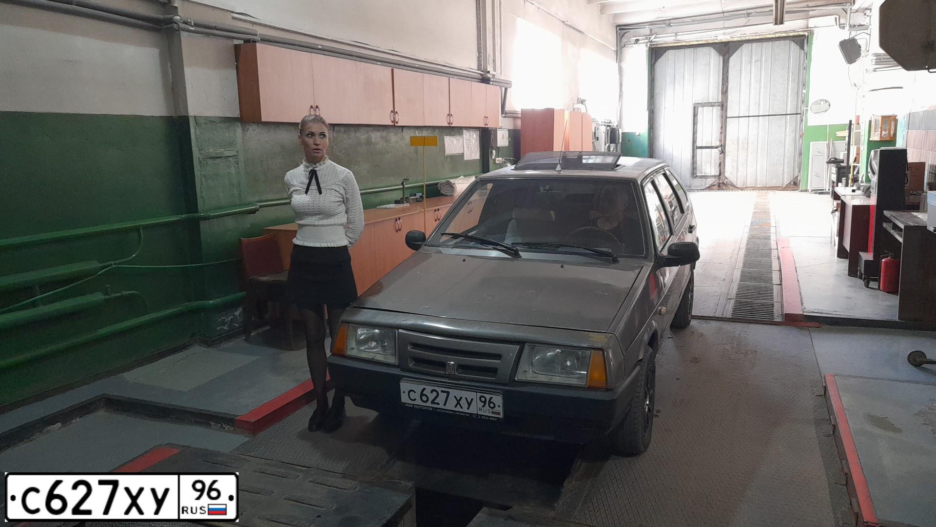 Фото автомобиля LADA 2109 SAMARA, 1991 — госномер С627ХУ96. Цвет: ТЕМНО-СЕРЫЙ