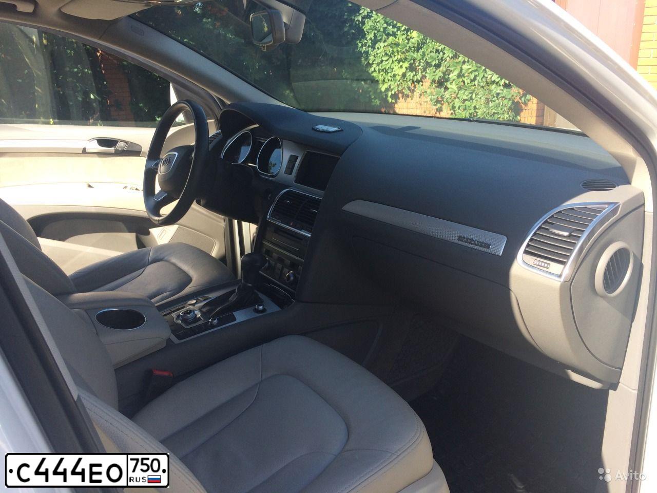 Фото автомобиля AUDI Q7, 2013 — госномер С827АУ799. Цвет: Белый