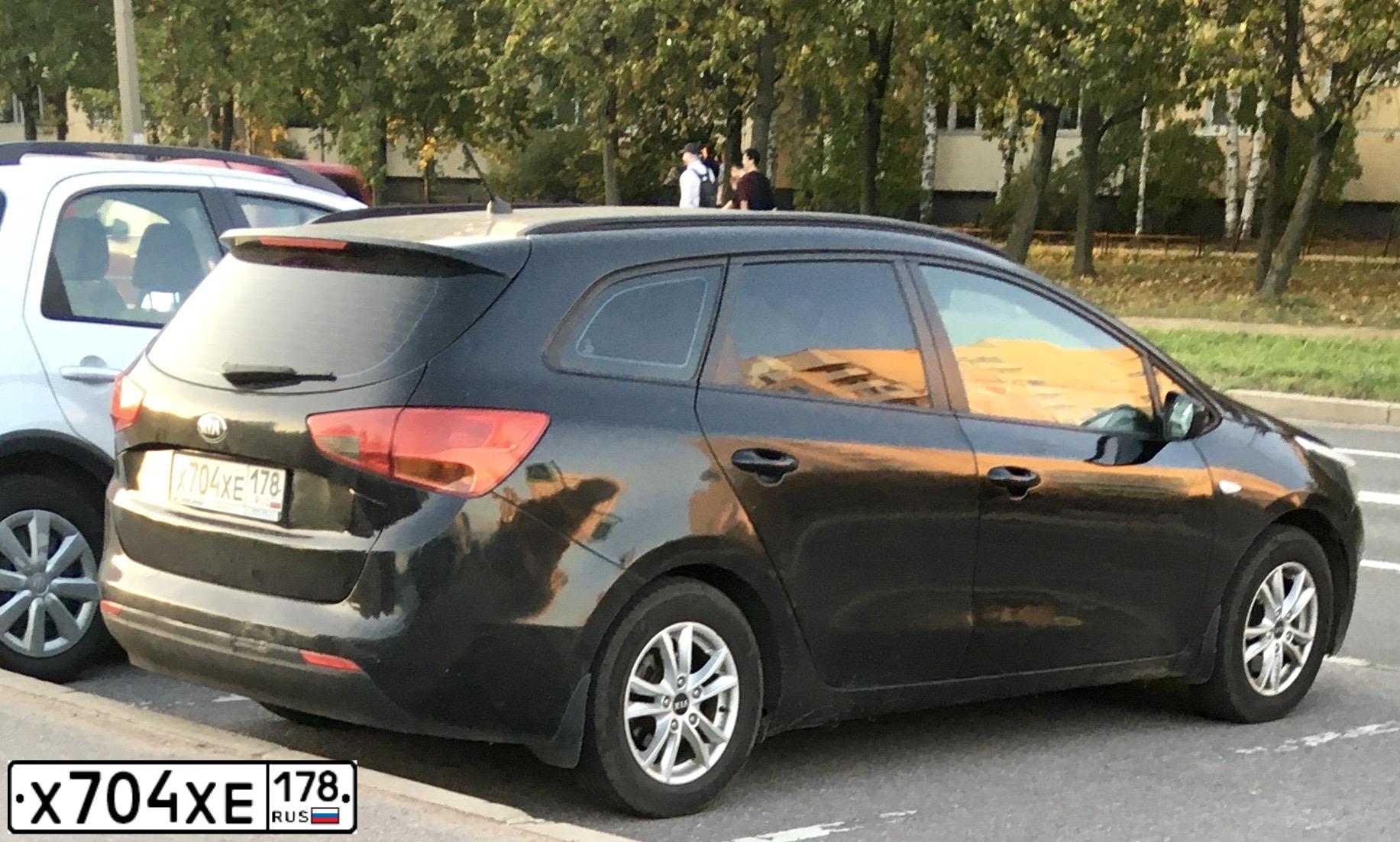 Фото автомобиля KIA CEE'D, 2014 — госномер Х704ХЕ178. Цвет: ЧЕРНЫЙ ПЕРЛАМУТР
