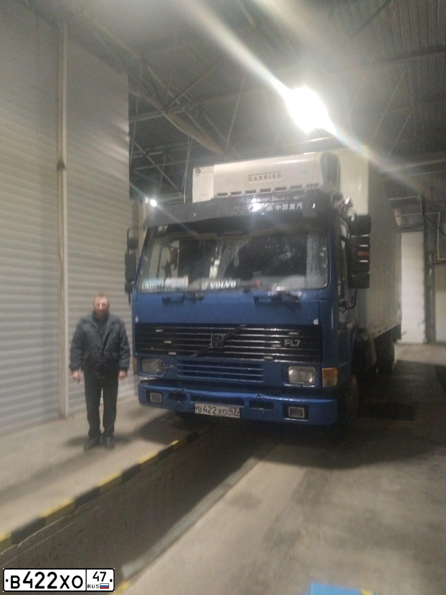 Фото автомобиля VOLVO SERIE FL /4X2/, 1994 — госномер В422ХО47. Цвет: СИНИЙ
