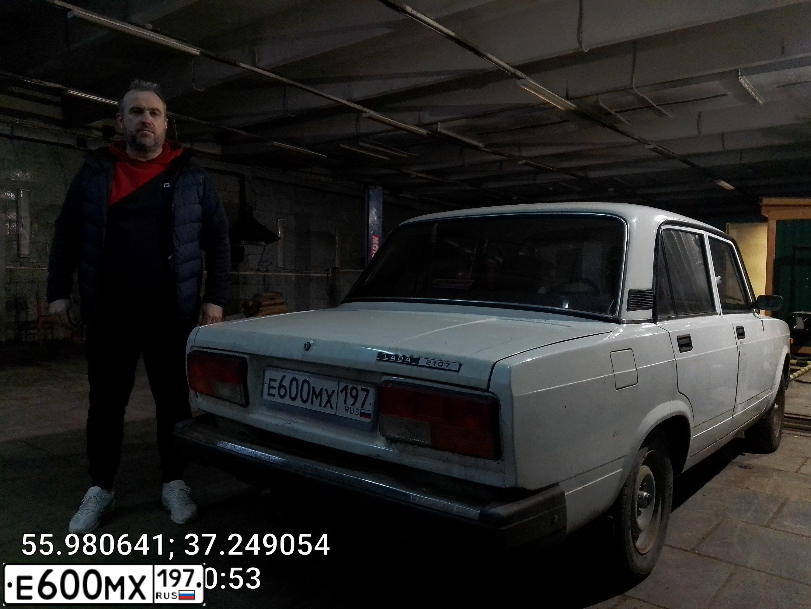 Фото автомобиля LADA 2107, 2011 — госномер Е600МХ197. Цвет: Белый