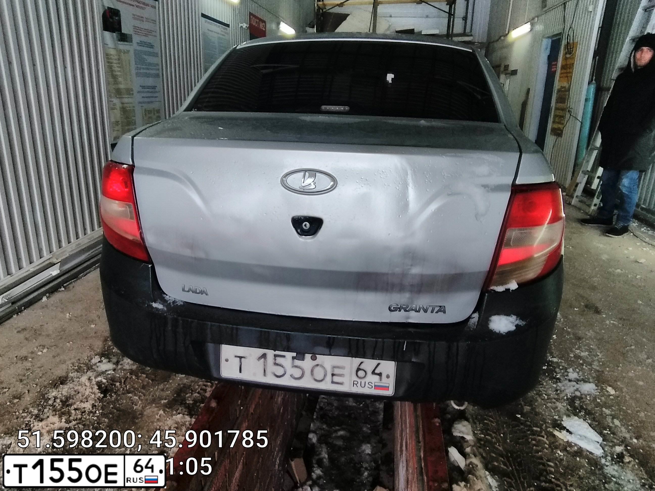 Фото автомобиля LADA 2190 GRANTA, 2013 — госномер Т155ОЕ64. Цвет: Серебристый