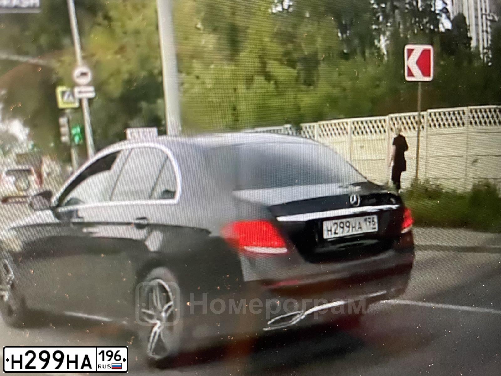 Фото автомобиля MERCEDES E-KLASSE, 2019 — госномер С050КС774. Цвет: ЧЕРНЫЙ